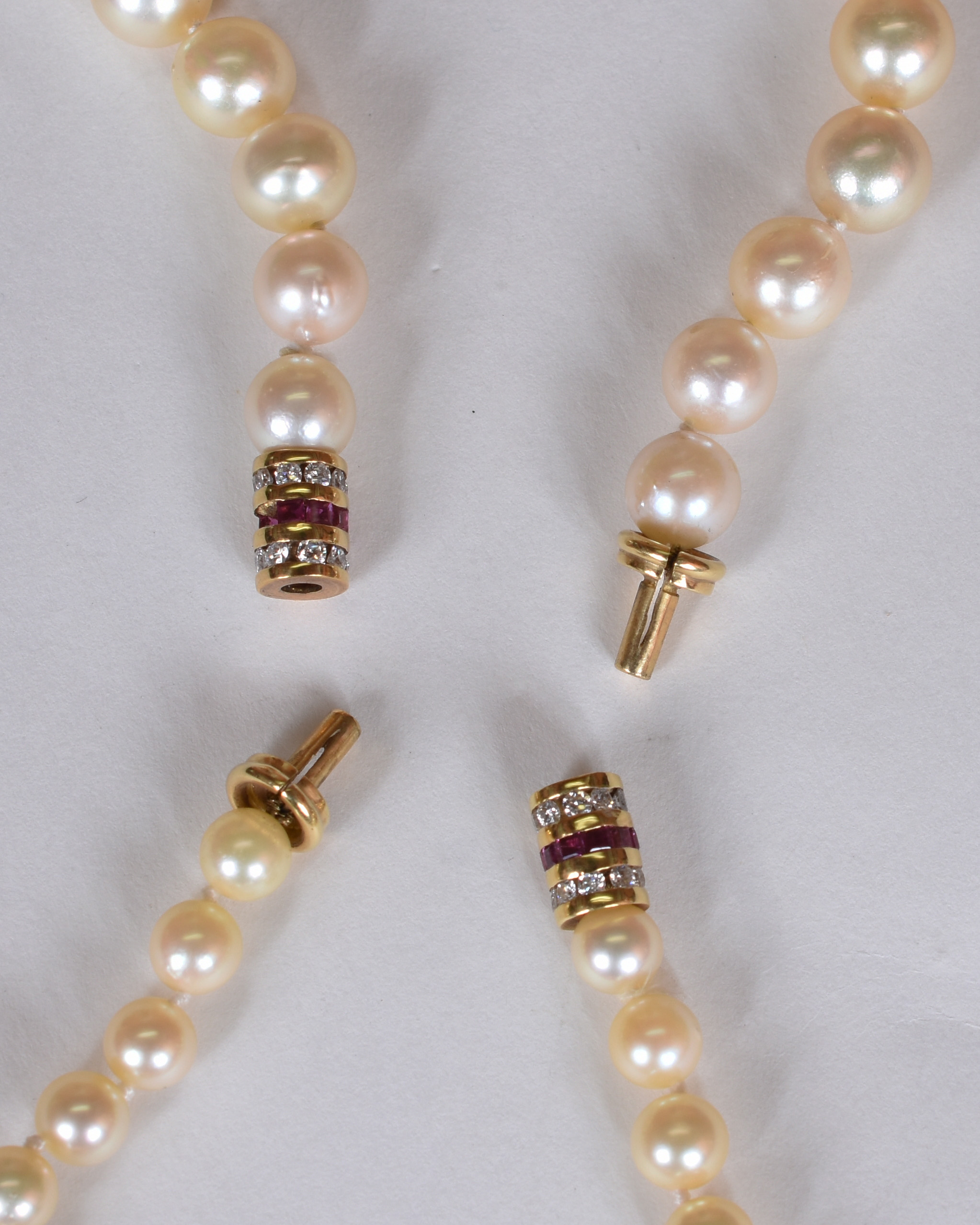 Colar com pulseira pendente , de pérolas com detalhes em rubi e... - foto 4 de 5