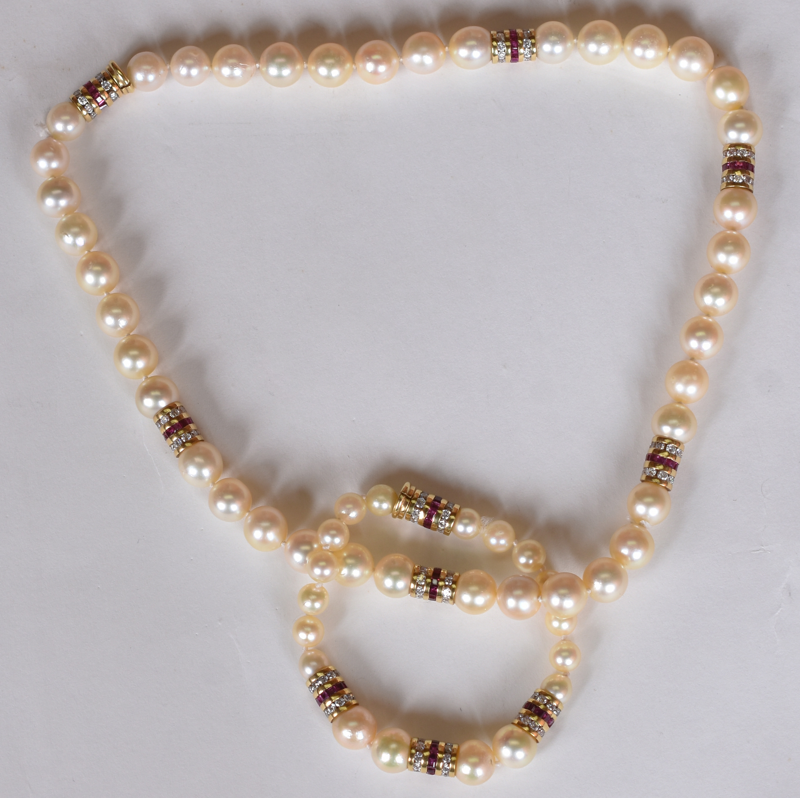 Colar com pulseira pendente , de pérolas com detalhes em rubi e... - foto 2 de 5
