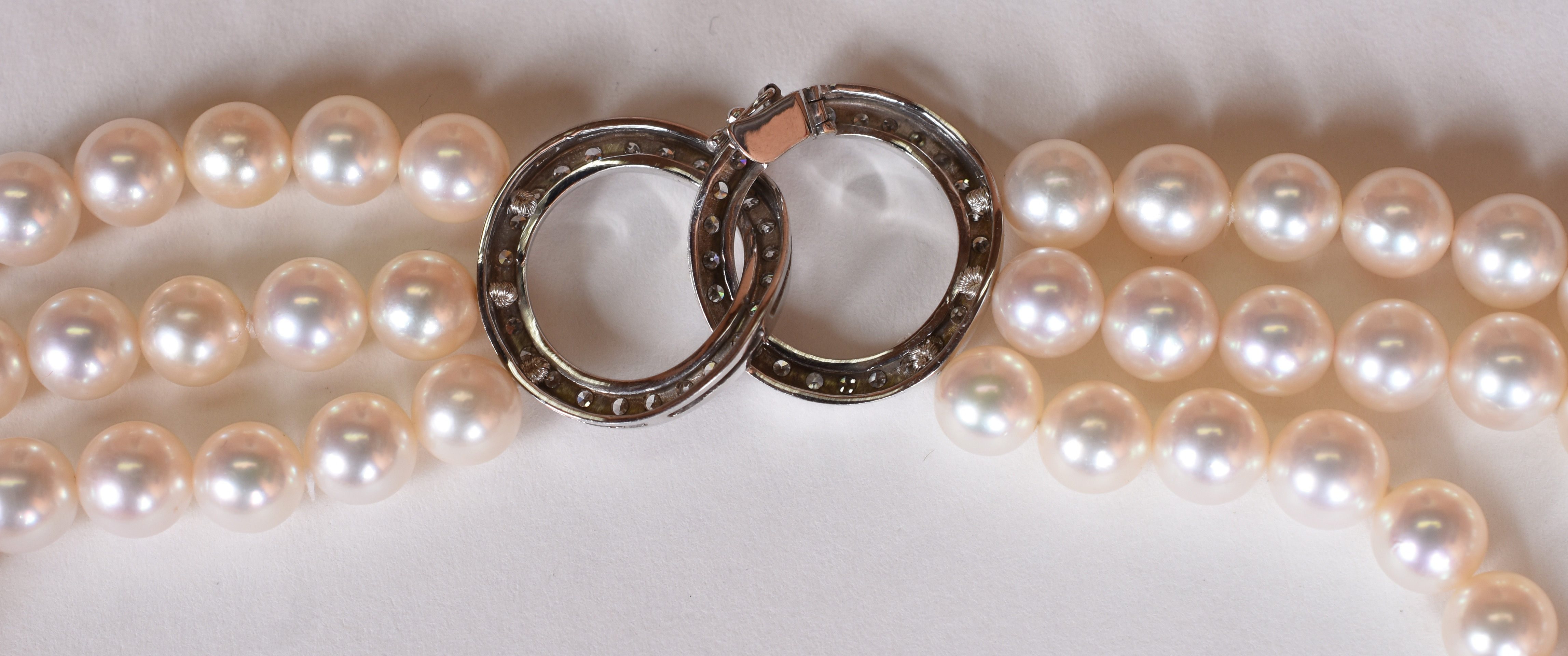 Conjunto de Colar e pulseira com fios triplos de pérolas brancas... - foto 3 de 7