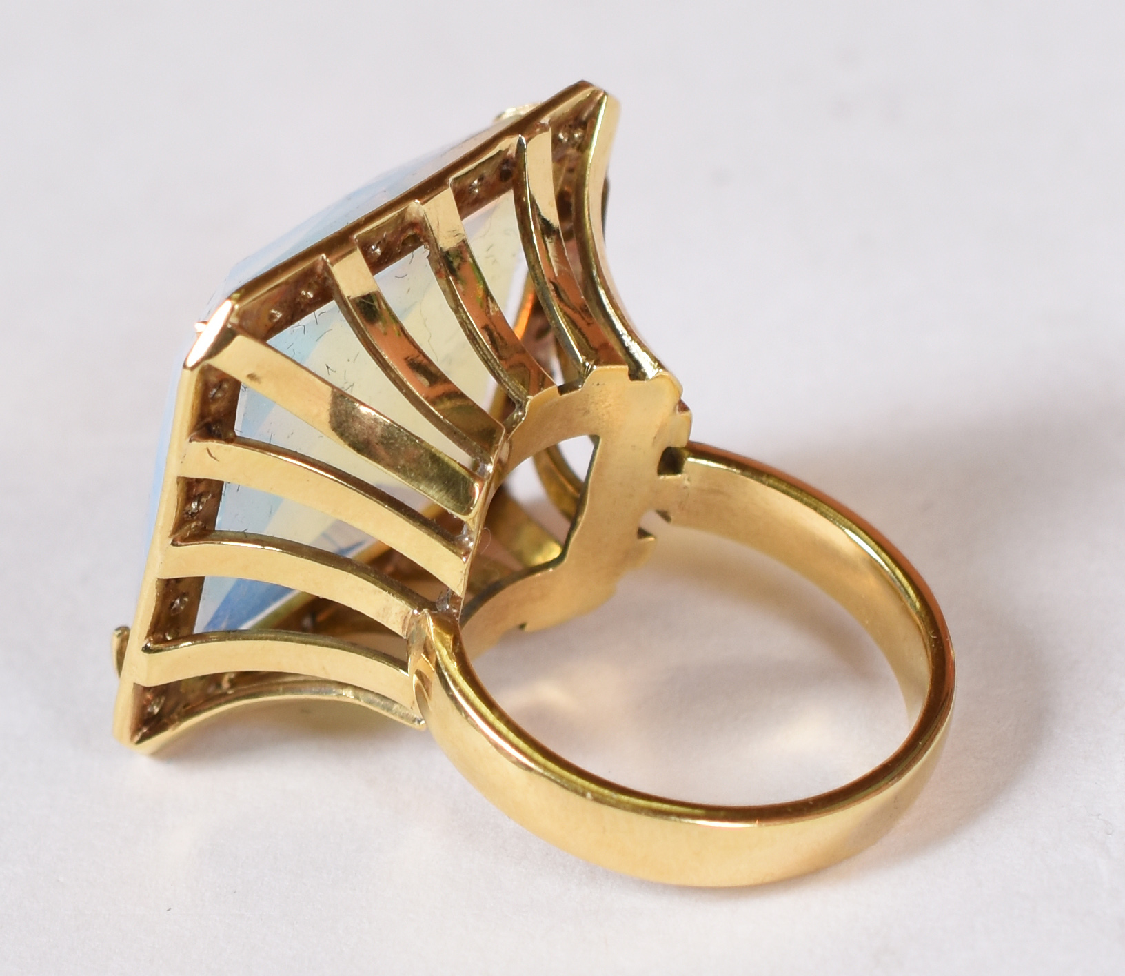 Anel de ouro 18 k com raiz de opala quadrada com detalhes em... - foto 3 de 5