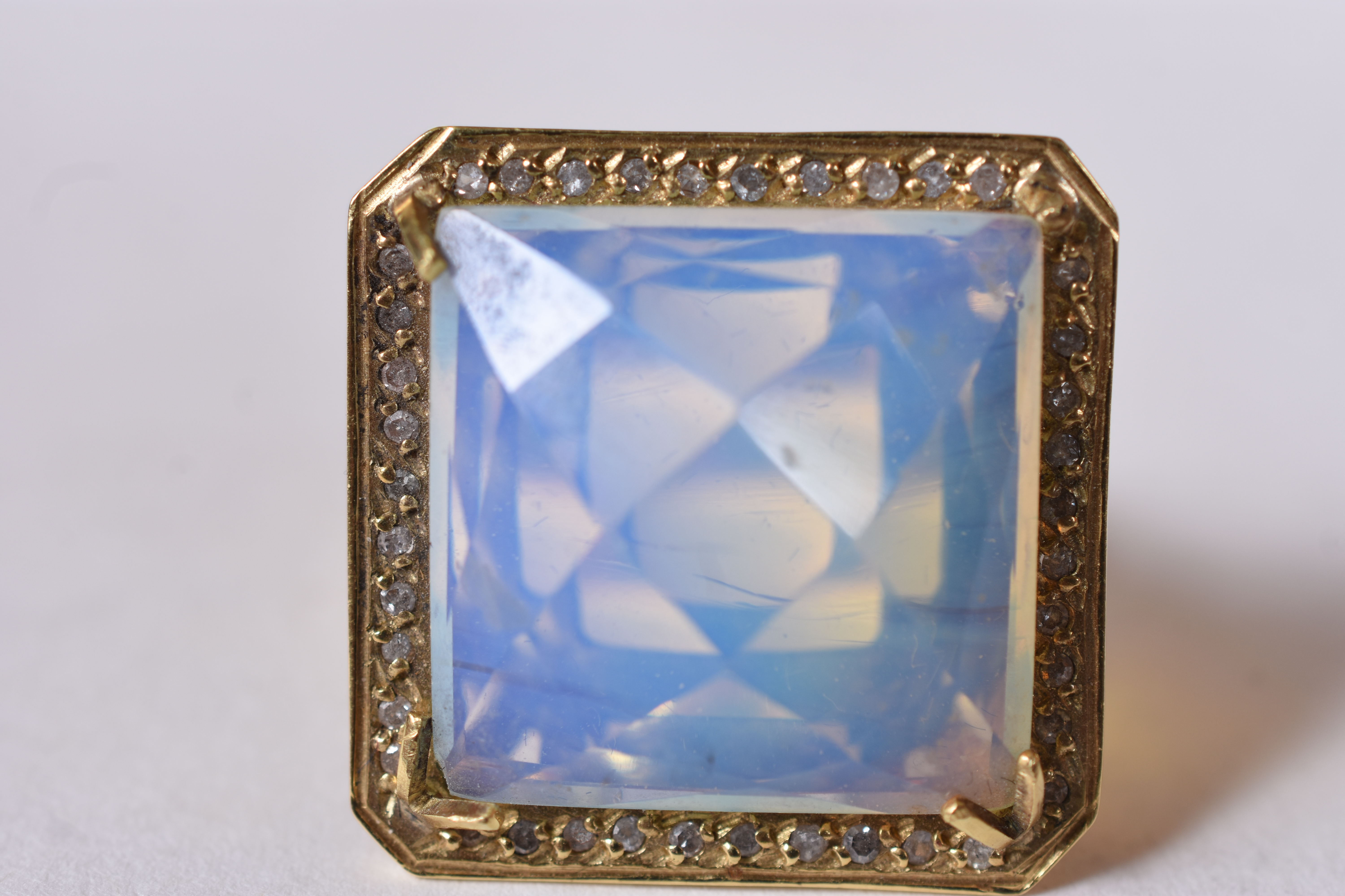 Anel de ouro 18 k com raiz de opala quadrada com detalhes em... - foto 5 de 5