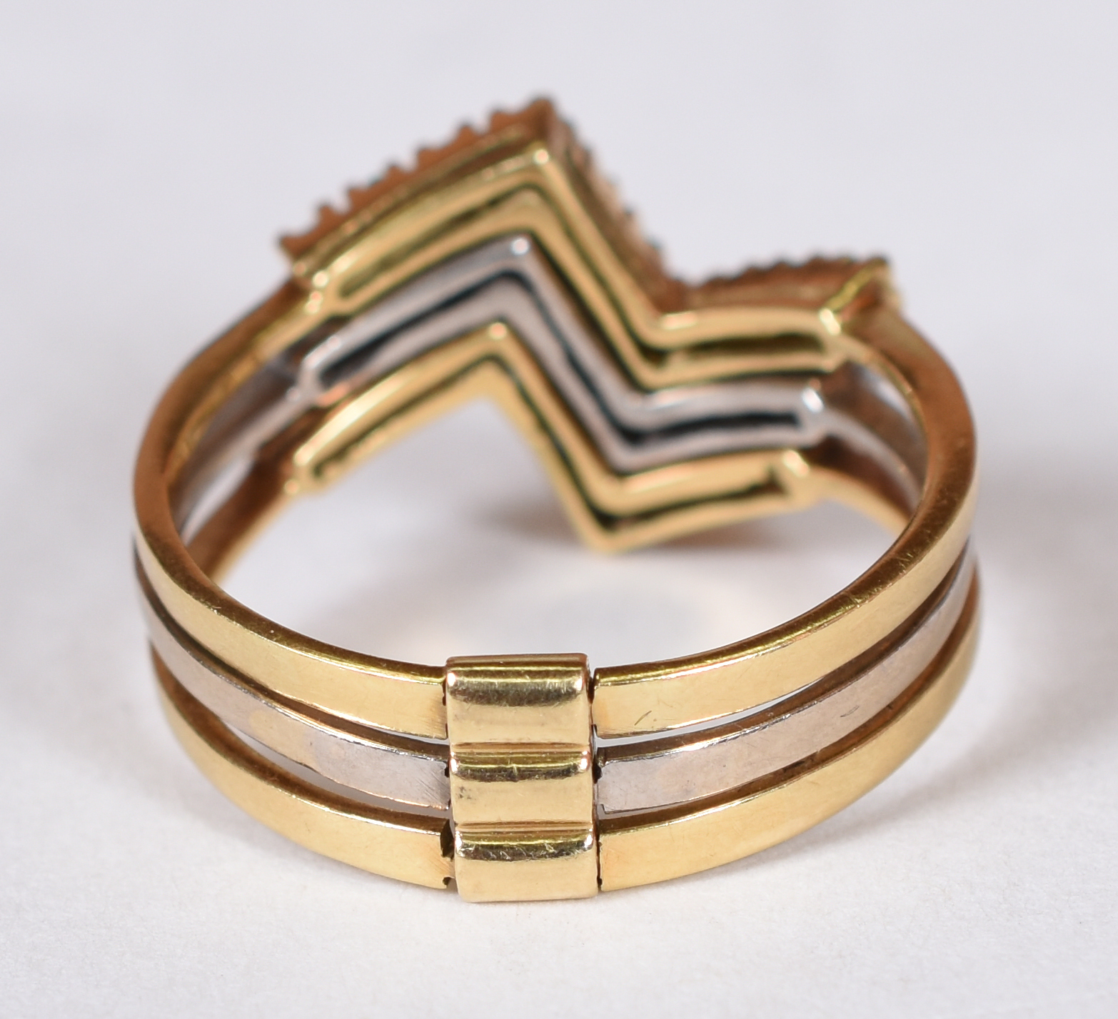 Anel triplo de ouro amarelo e branco 18 k com safiras , brilhantes e... - foto 4 de 4