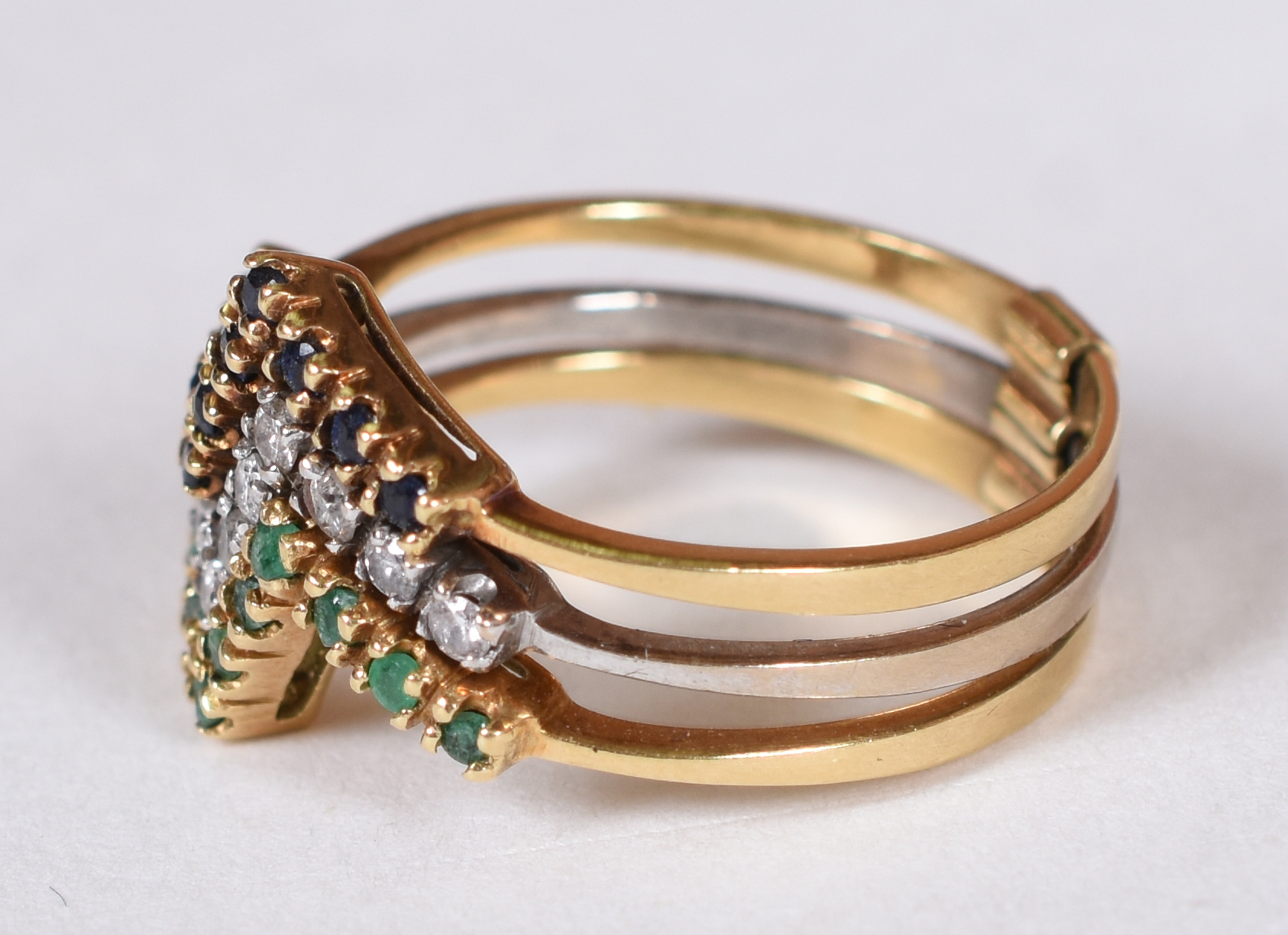 Anel triplo de ouro amarelo e branco 18 k com safiras , brilhantes e... - foto 3 de 4
