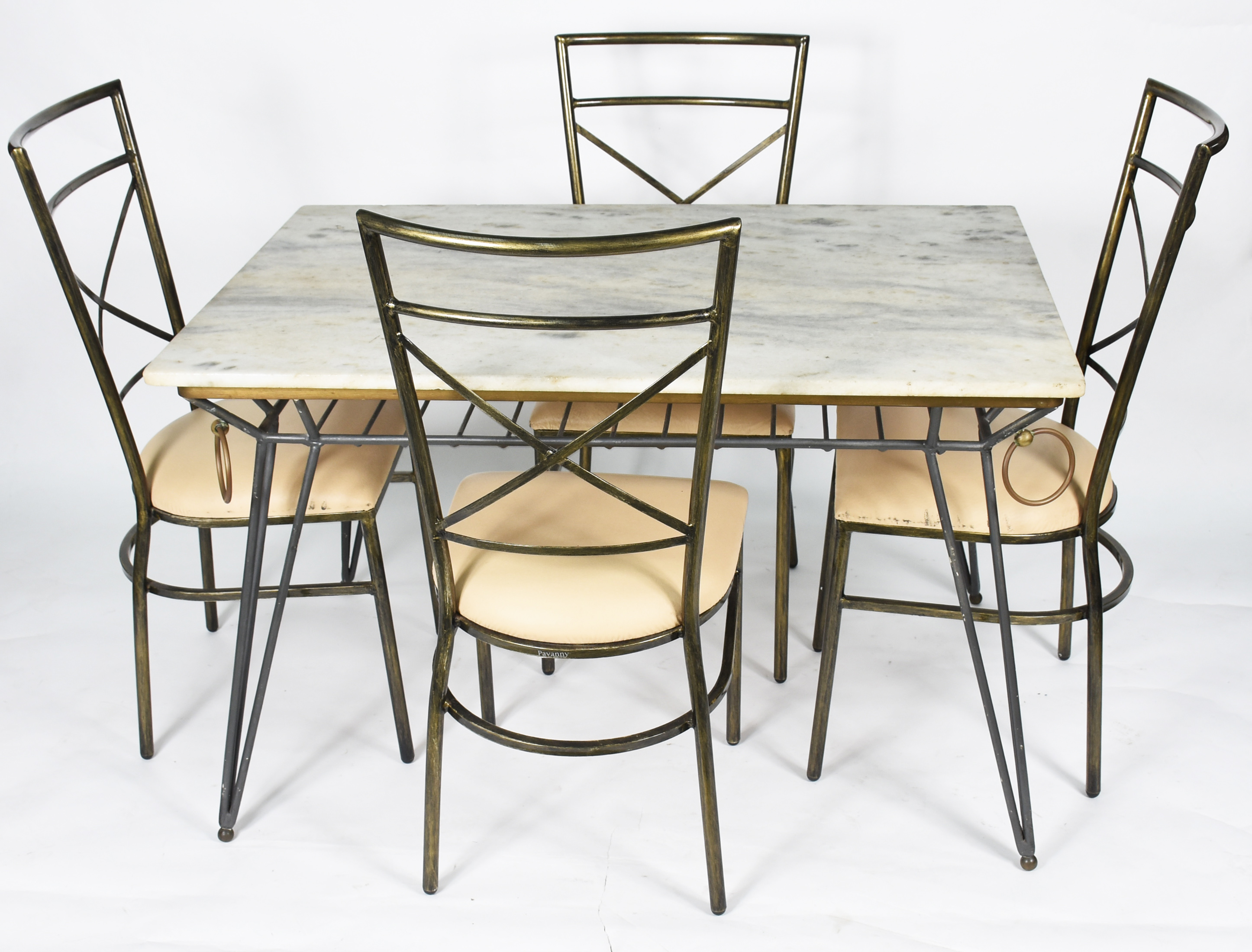 Mesa com 4 cadeiras de metal , assentos estofados , tampo de mármore... - foto 1 de 7