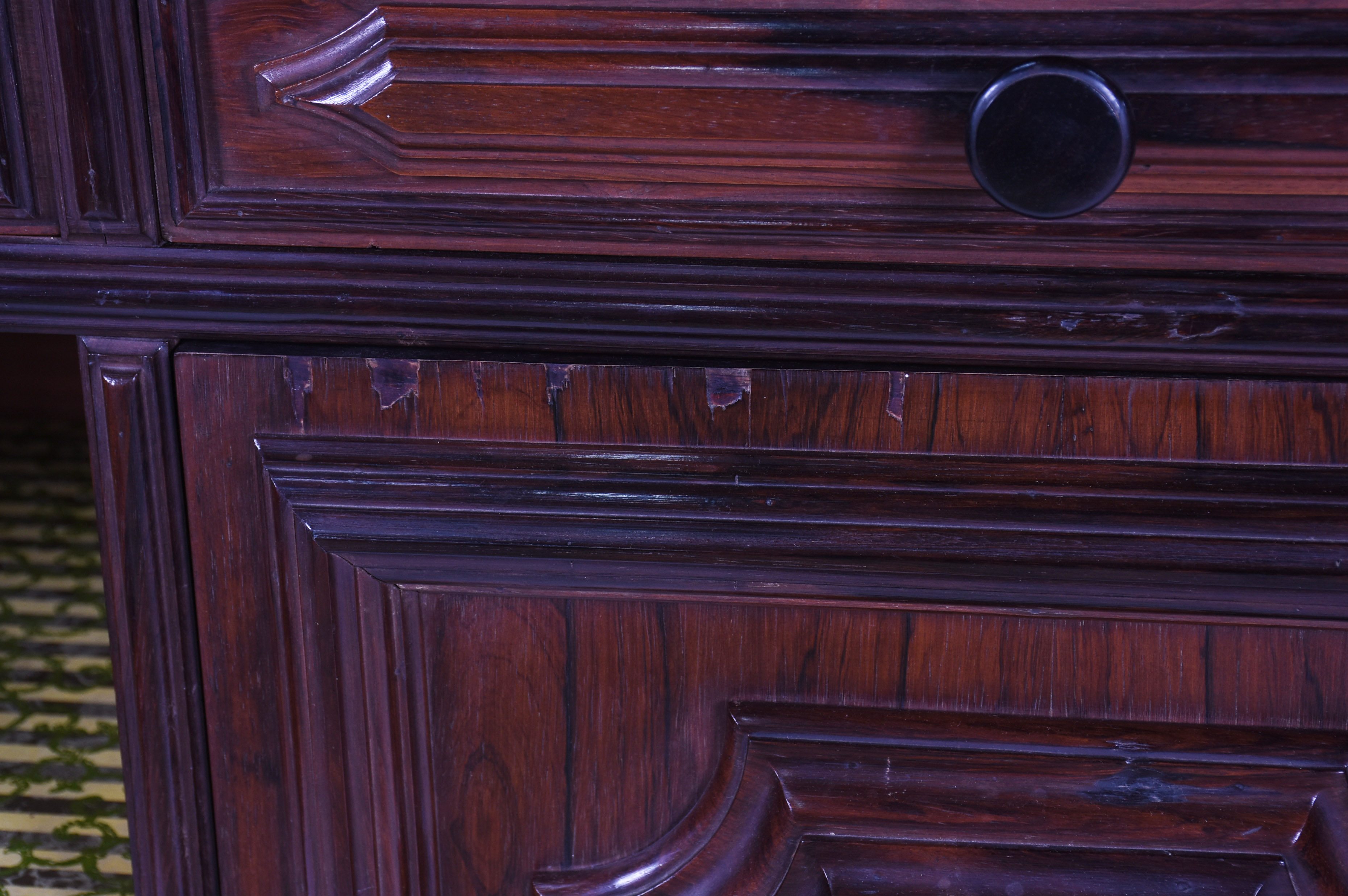 Arca de jacarandá com 3 portas e 3 gavetas. - foto 4 de 6