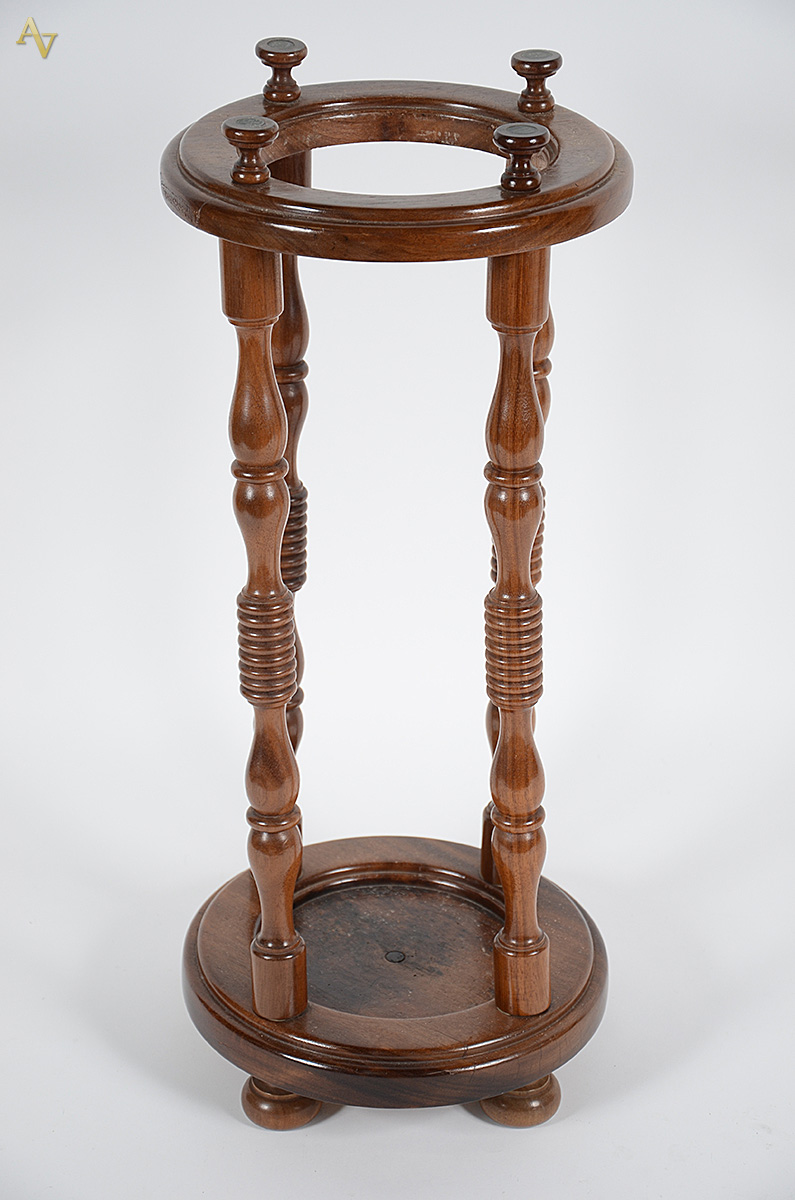 Bengaleiro de madeira nobre com hastes torneadas. Altura 72 cm. - foto 1 de 2