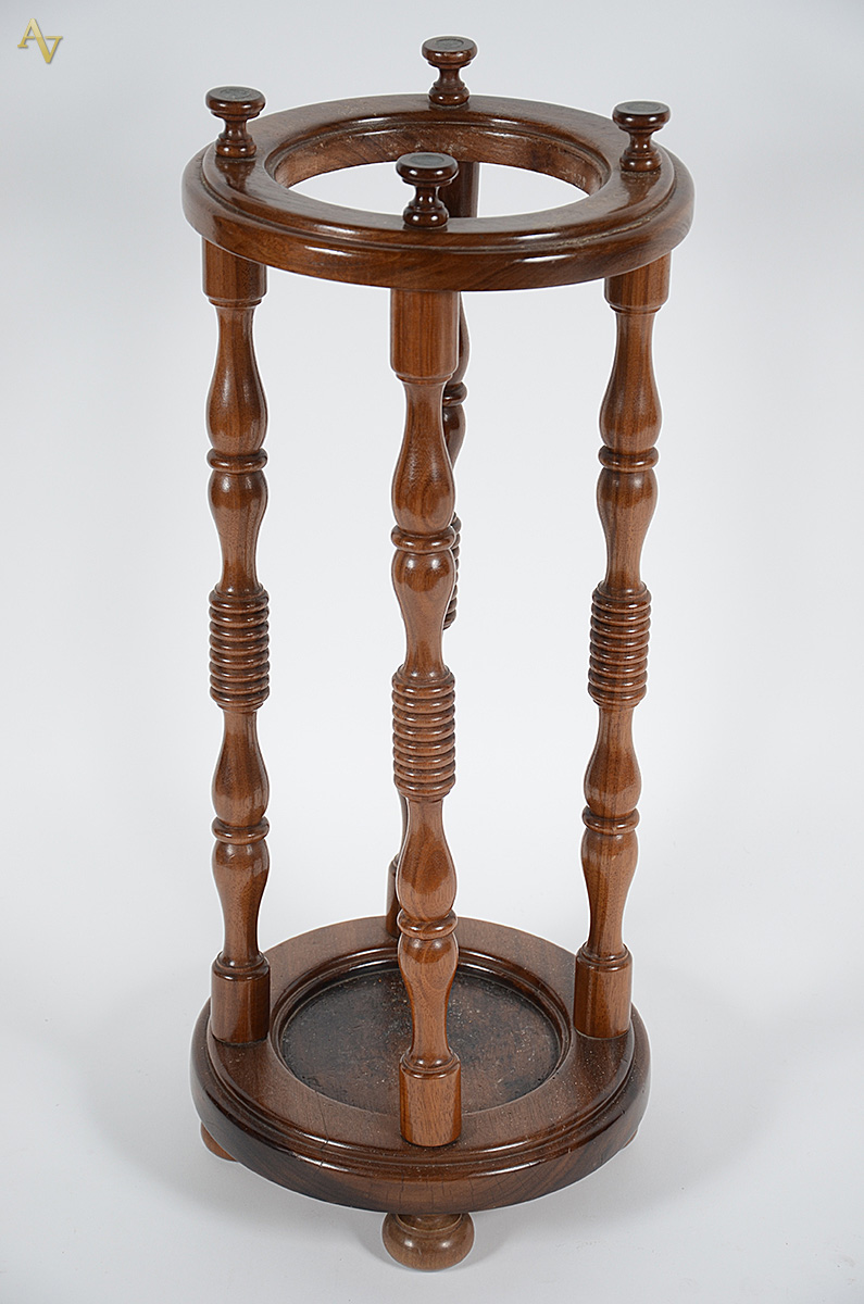 Bengaleiro de madeira nobre com hastes torneadas. Altura 72 cm. - foto 2 de 2