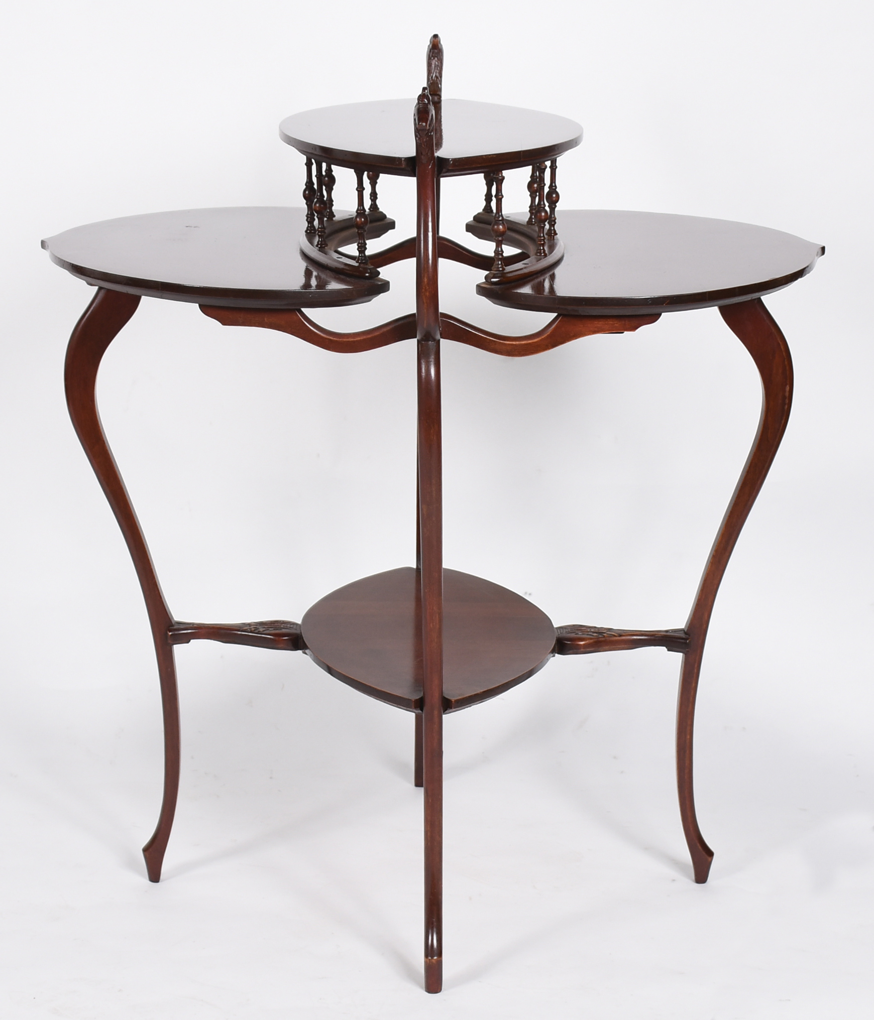 Mesa auxiliar estilo Art Noveau de madeira nobre com 4 platôs ligados... - foto 1 de 5