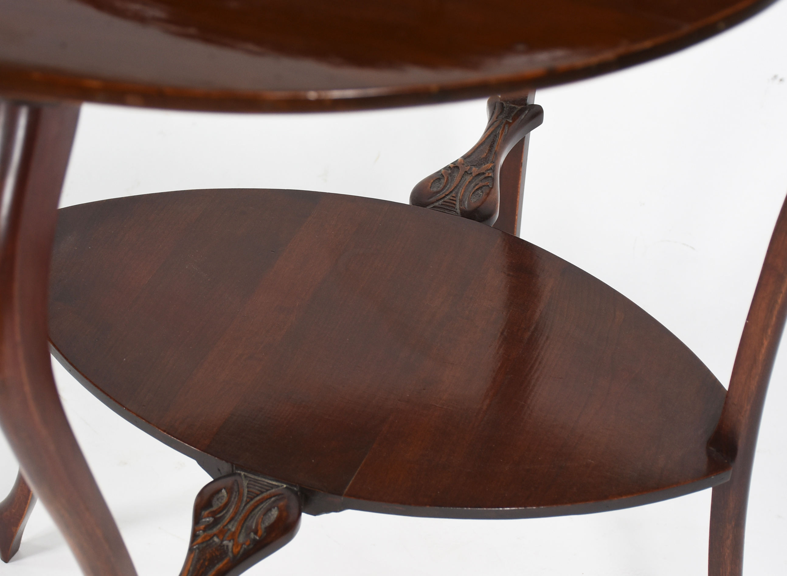 Mesa auxiliar estilo Art Noveau de madeira nobre com 4 platôs ligados... - foto 5 de 5