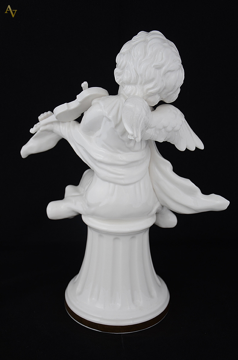 Anjo com violino em cerâmica branca italiana com detalhes dourados... - foto 2 de 2