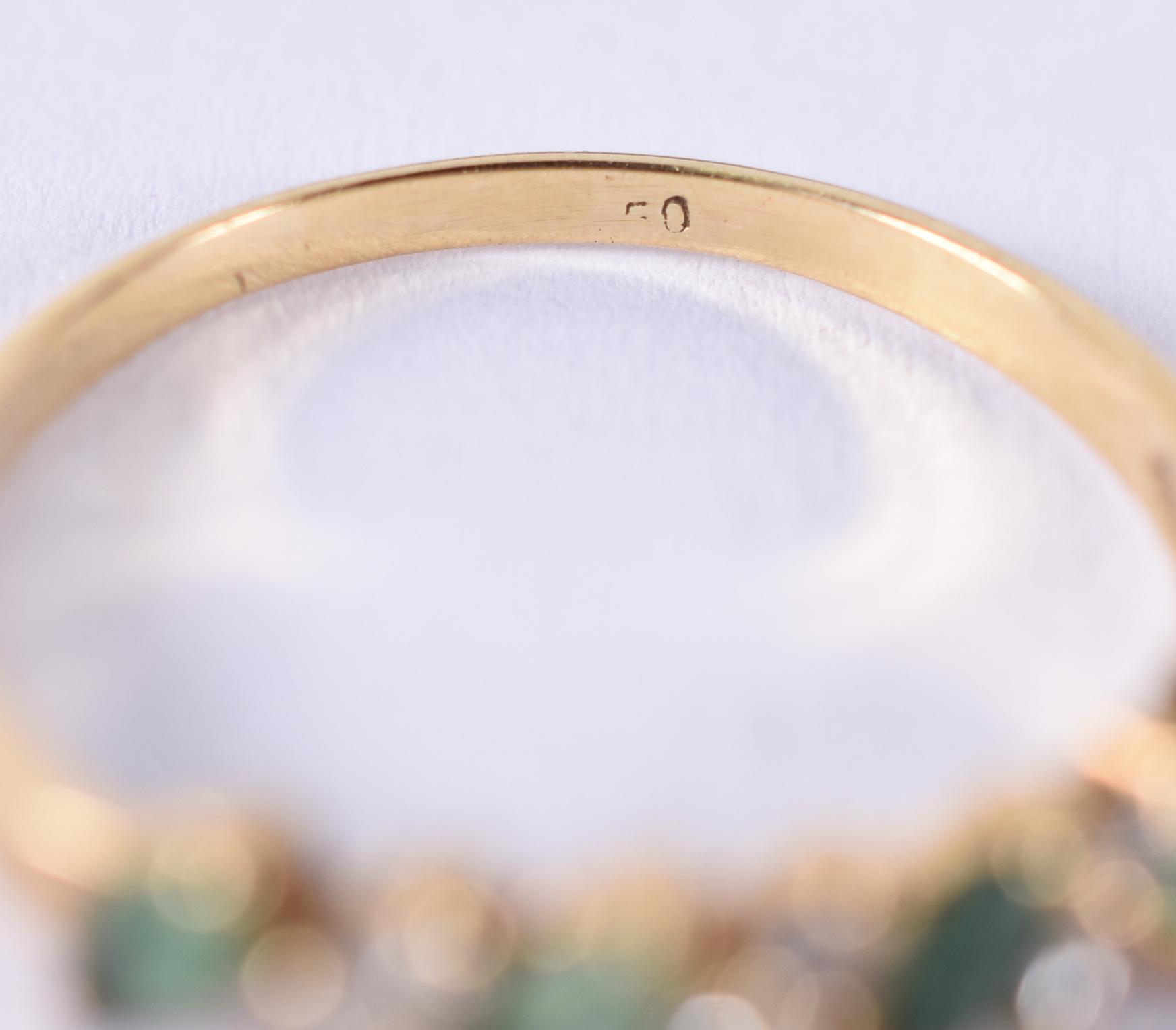 Anel de ouro 18 k com 6 brilhantes e 4 esmeraldas .Aro 18 (por... - foto 4 de 4