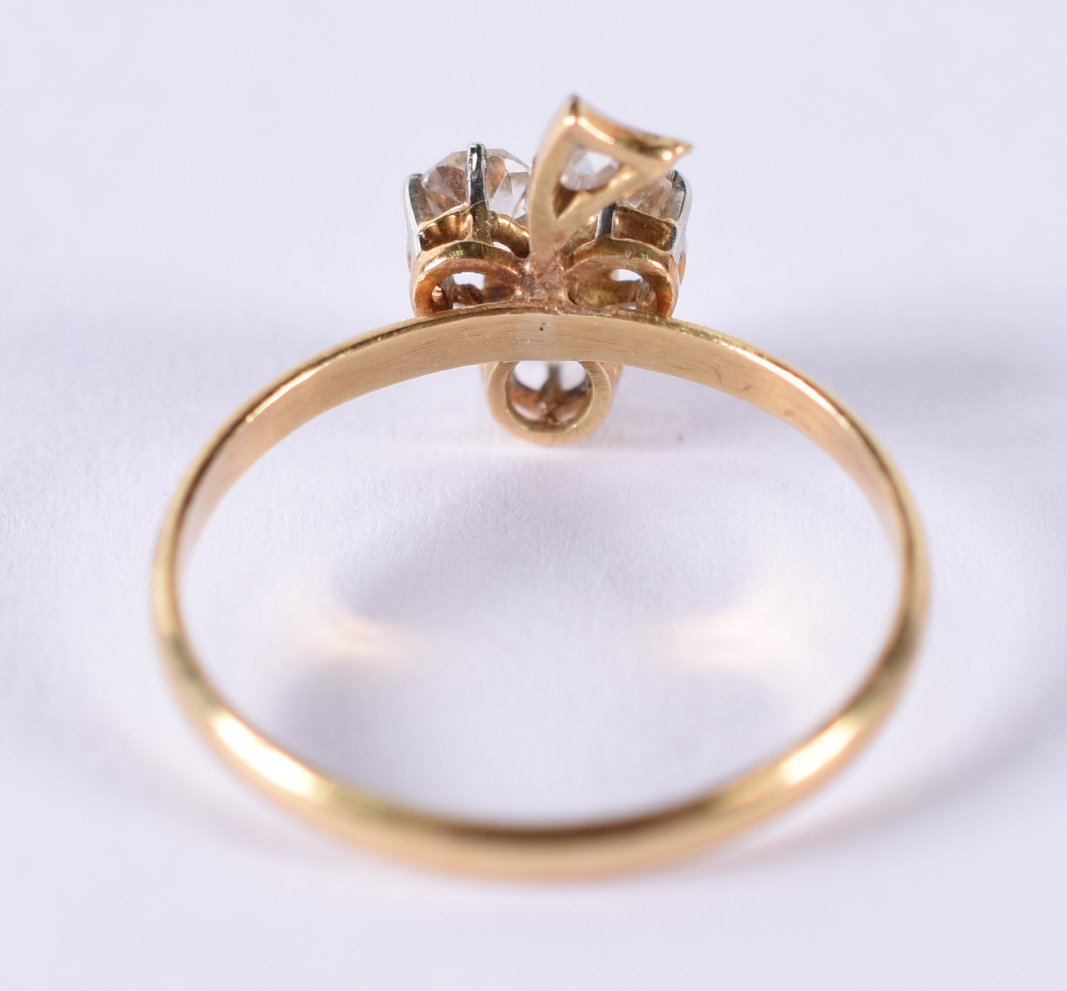Anel de ouro 18 k tipo "ramo" com 3 brilhantes de 0,10 ct cada.Aro... - foto 3 de 3