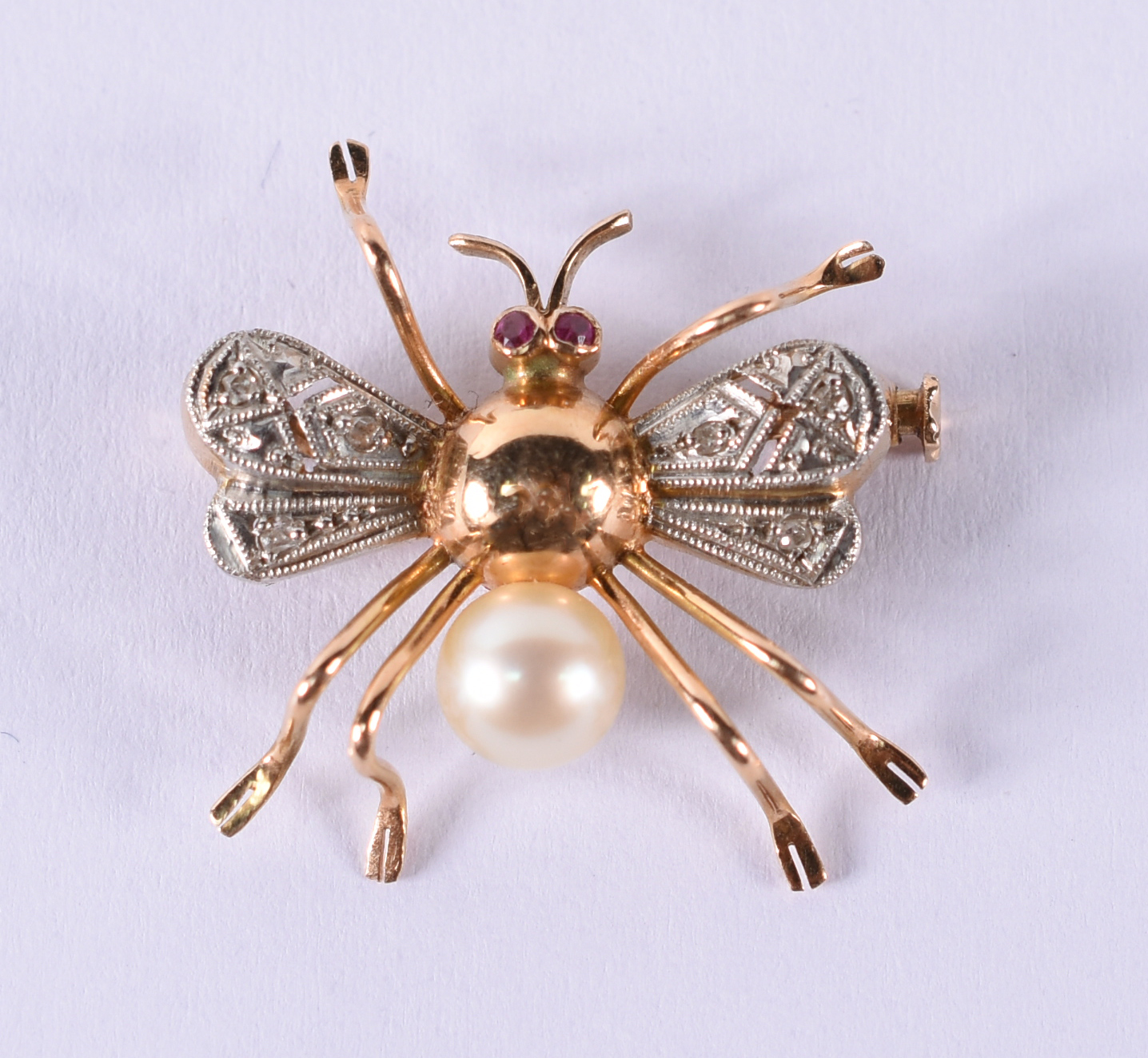 Broche tipo abelha de ouro 18 k branco e amarelo e brilhante. (por... - foto 1 de 3