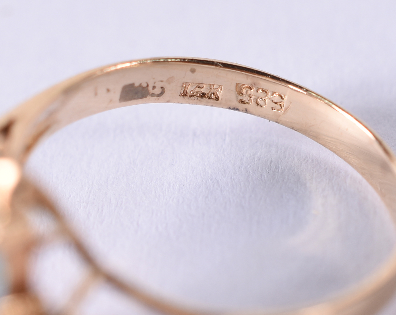 Anel de ouro 14 k com 4 brilhantes e topázio azul .Aro 15. (por... - foto 3 de 4