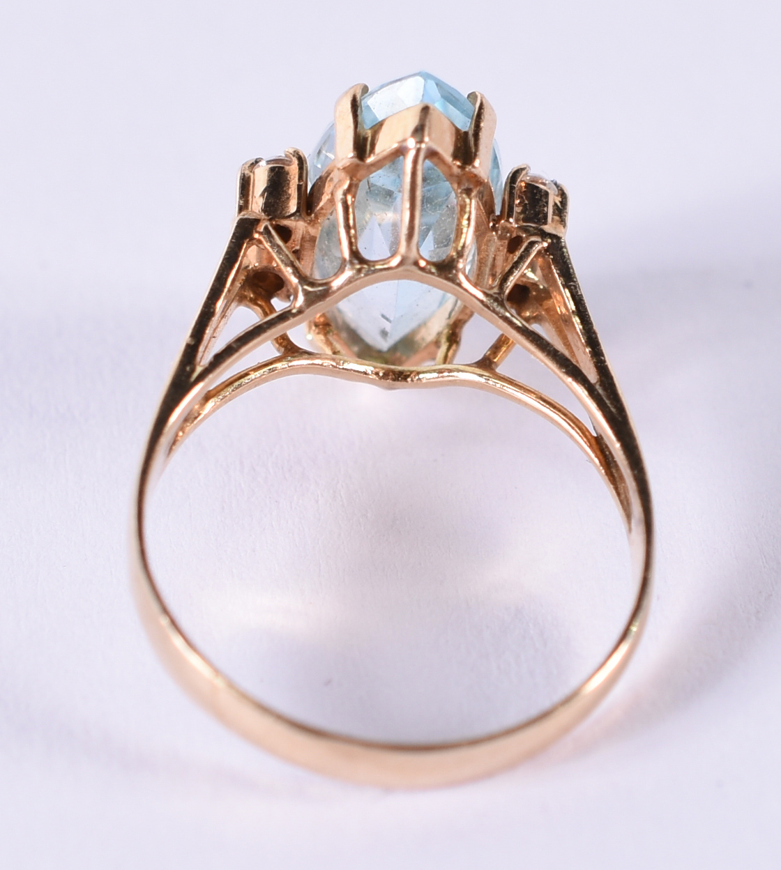 Anel de ouro 14 k com 4 brilhantes e topázio azul .Aro 15. (por... - foto 4 de 4