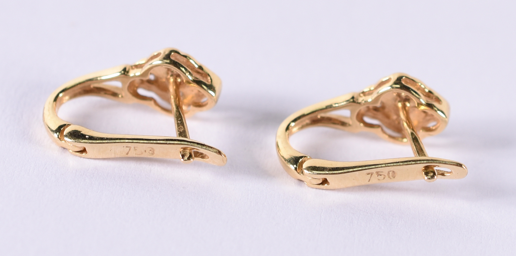Par de brincos de ouro 18 k com 10 brilhantes . total 0,50 ct. Aro... - foto 2 de 3