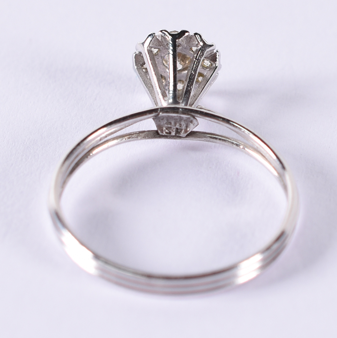 Anel de ouro branco 18 k tipo chuveiro com 10 brilhantes de... - foto 3 de 3