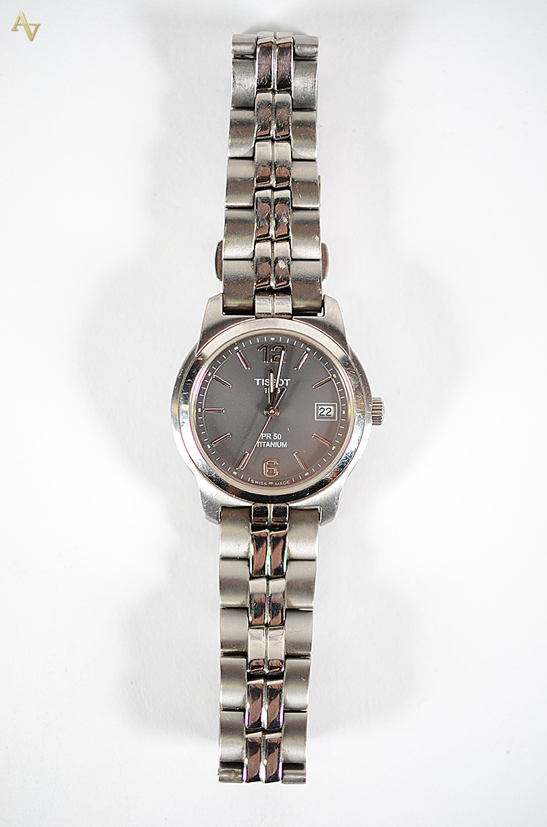TISSOT - Relógio feminino, caixa (28 mm de diâmetro) e pulseira de... - foto 1 de 5