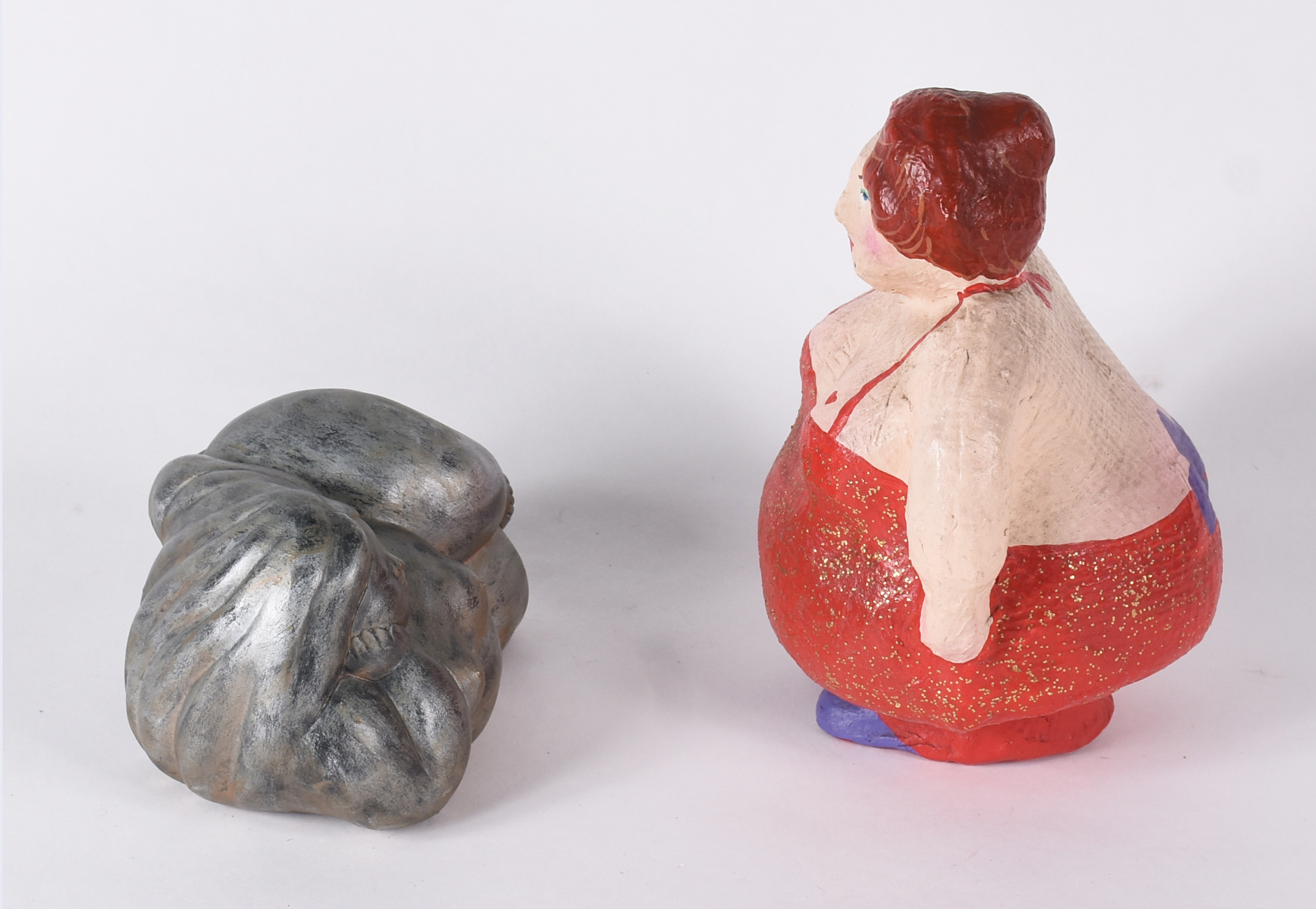 Duas esculturas representando " mulher gorda" ,1 de papel maché e 1... - foto 2 de 5