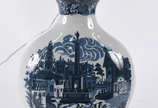 Luminária  com base  de porcelana azul e branca. - Luminária  com base  de porcelana azul e branca.
