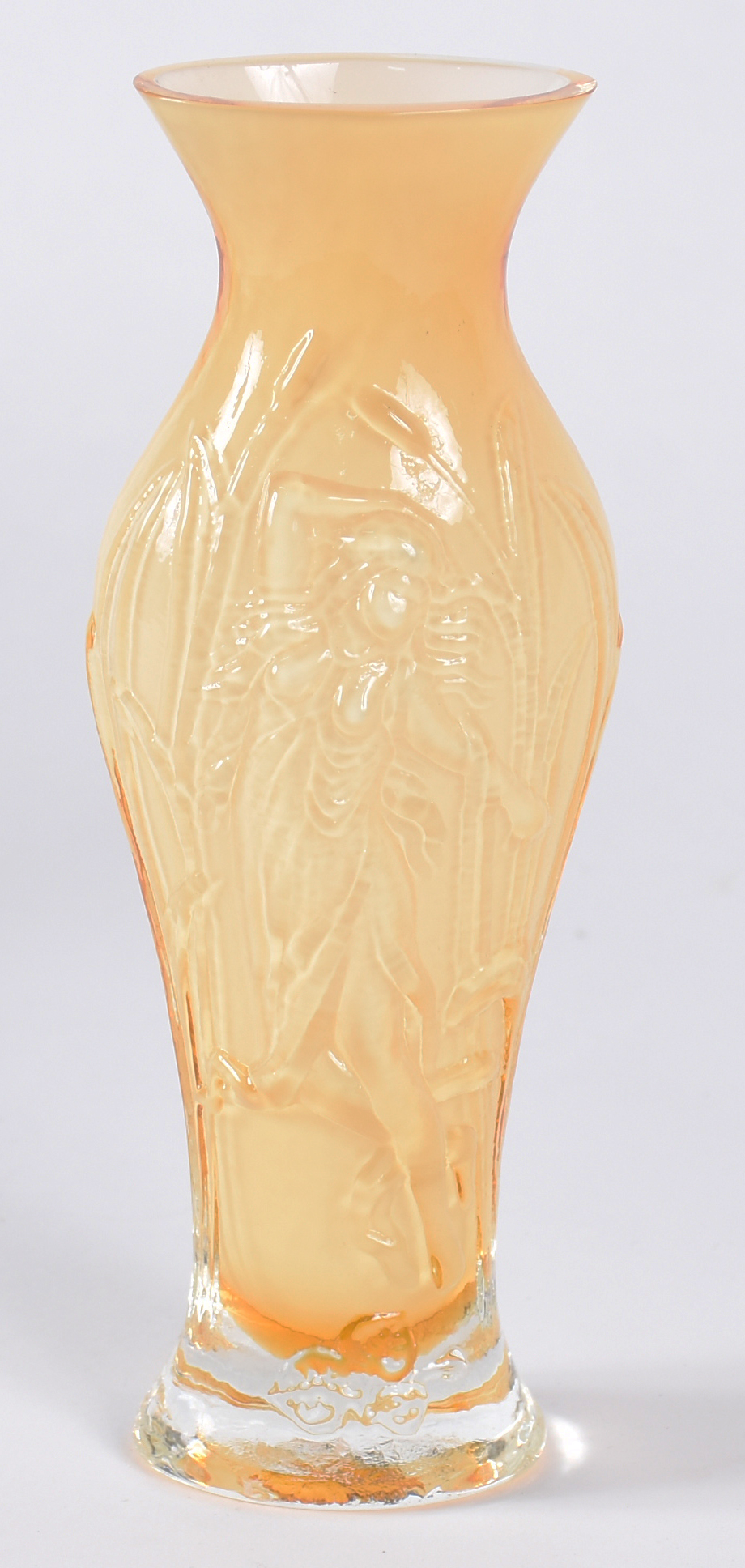 Vaso pequeno amarelo decorado com figura feminina em relevo. - foto 1 de 4