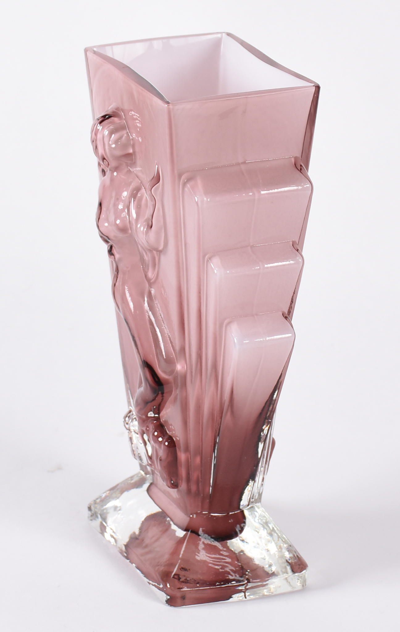 Vaso lilás decorado com figura feminina em relevo. - foto 2 de 3