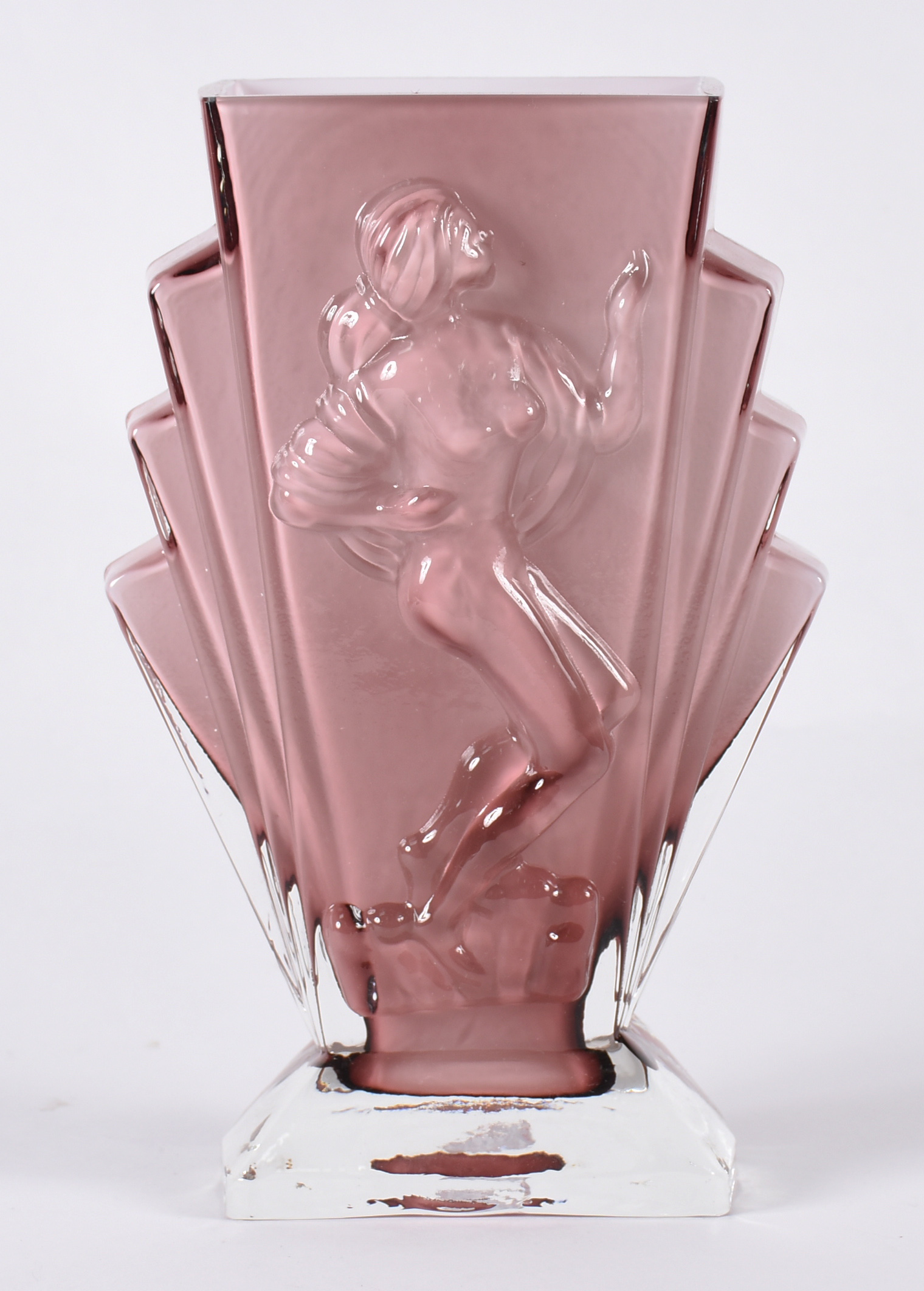 Vaso lilás decorado com figura feminina em relevo. - foto 1 de 3