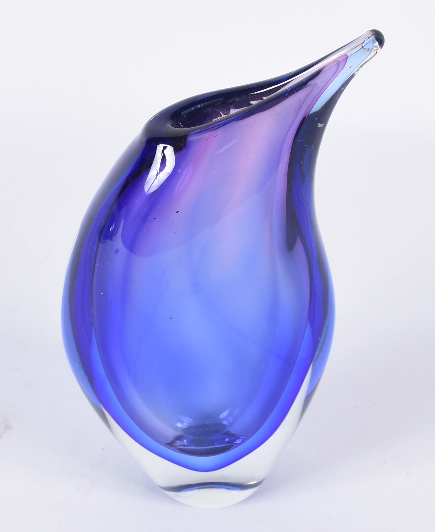 Jarro decorativa de Murano na cor azulada com borda em bico. - foto 2 de 4