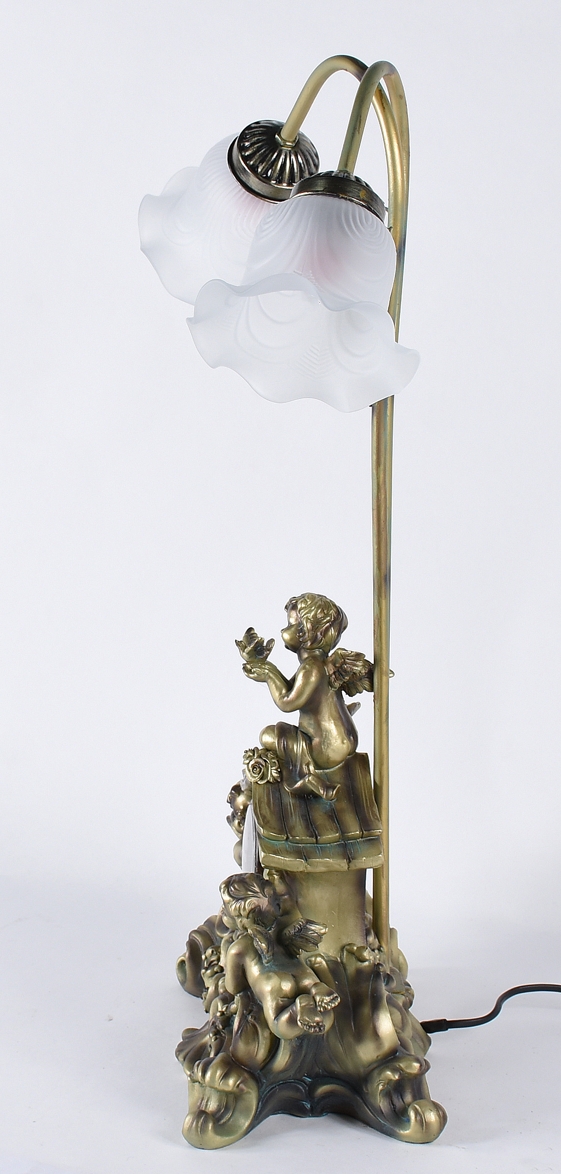 Luminária para 2 lâmpadas de resina pintada de dourado com decoração... - foto 3 de 4