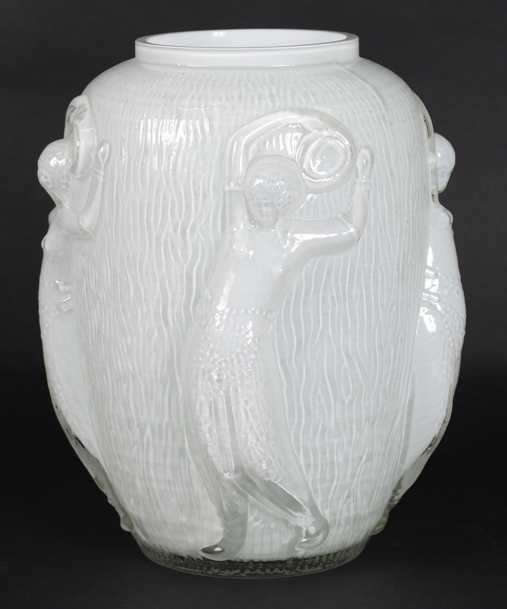 Vaso de vidro branco leitoso decorado com figuras femininas em... - foto 1 de 4
