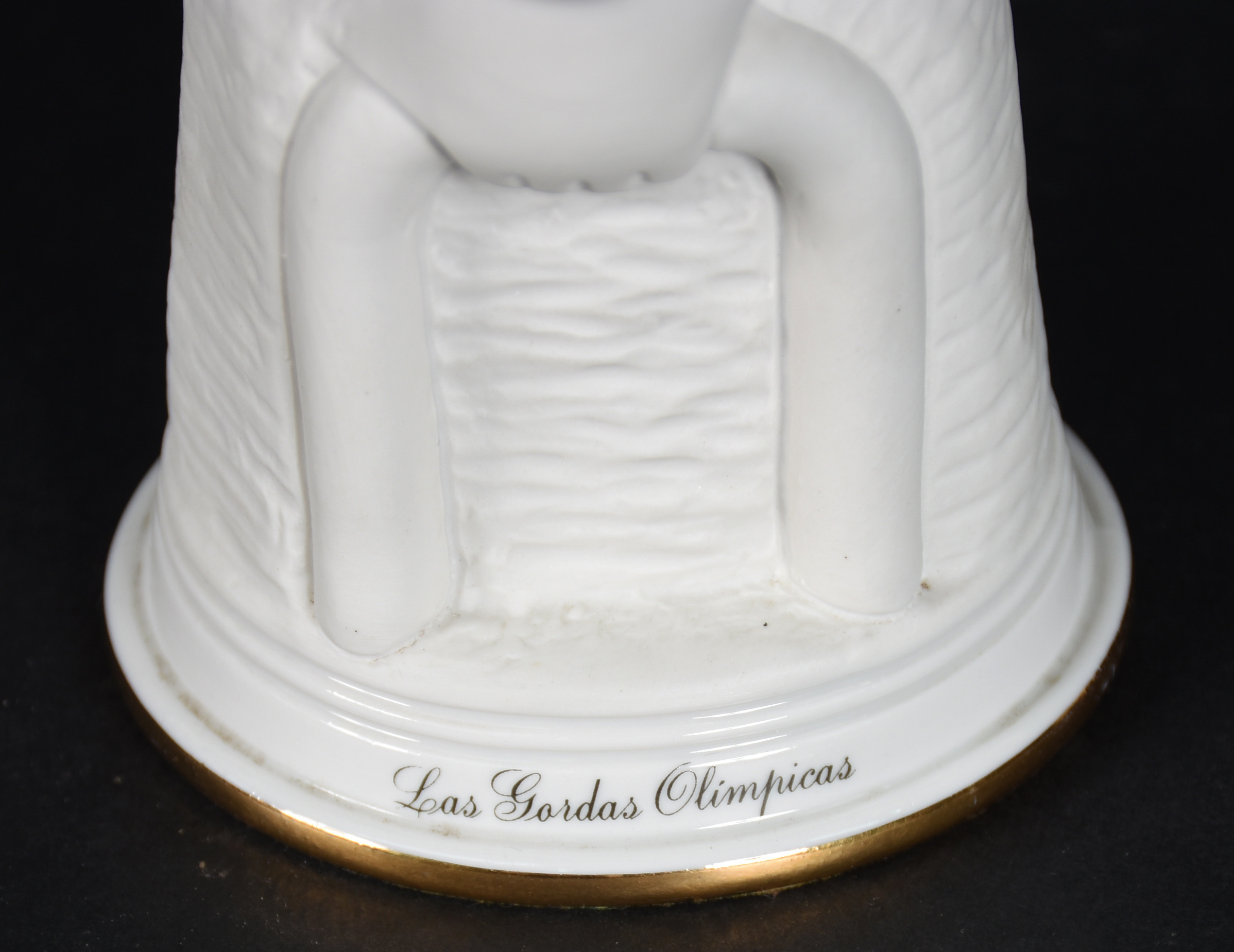Escultura de biscuit espanhol assinada, representando "Las Gordas... - foto 5 de 5