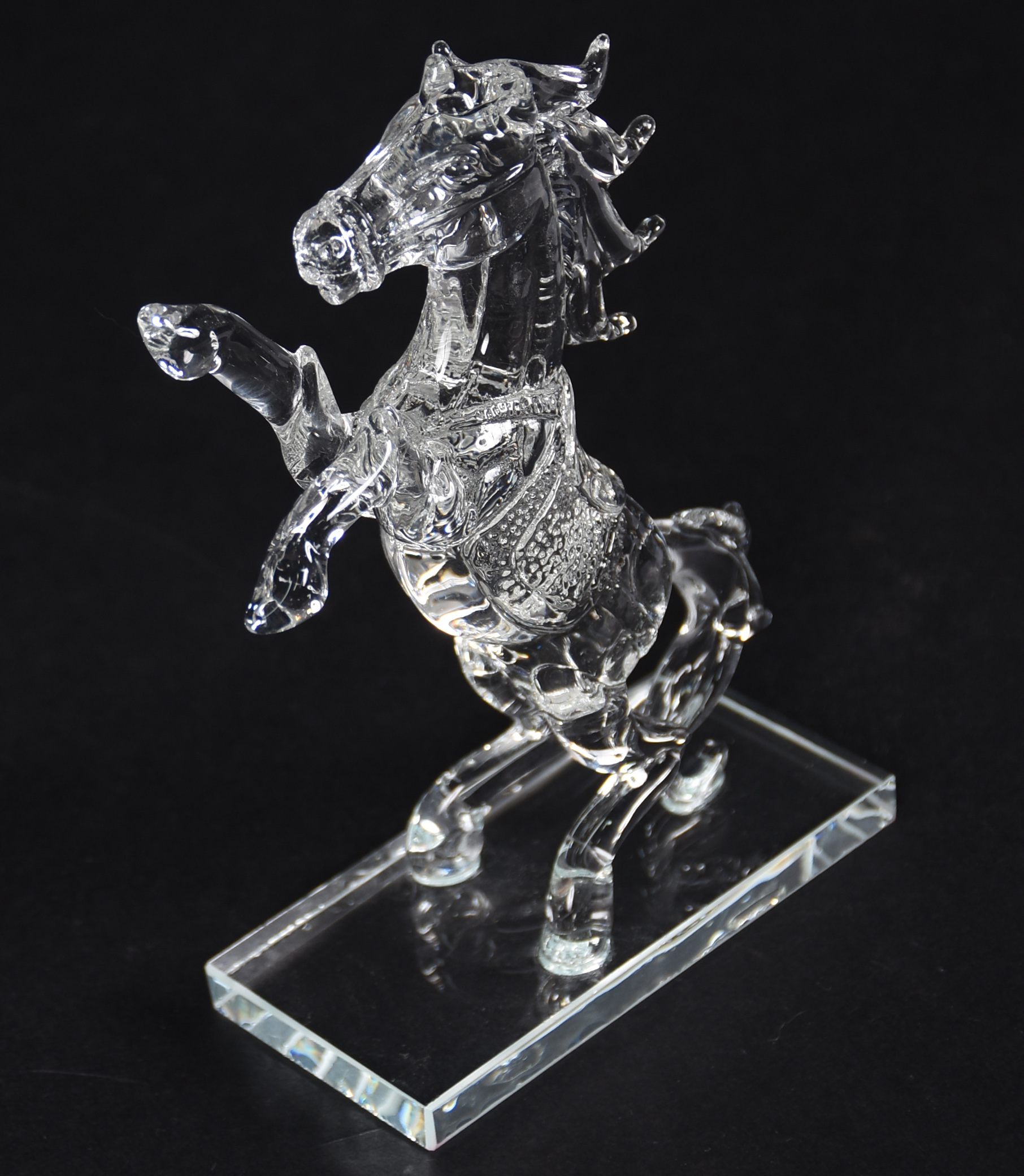 Estatueta de cristal representando cavalo. - foto 1 de 5