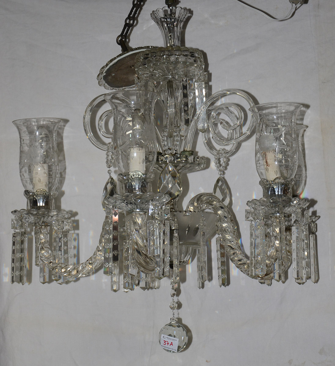 Lustre de cristal para 5 luzes, mangas lavradas e pingentes...