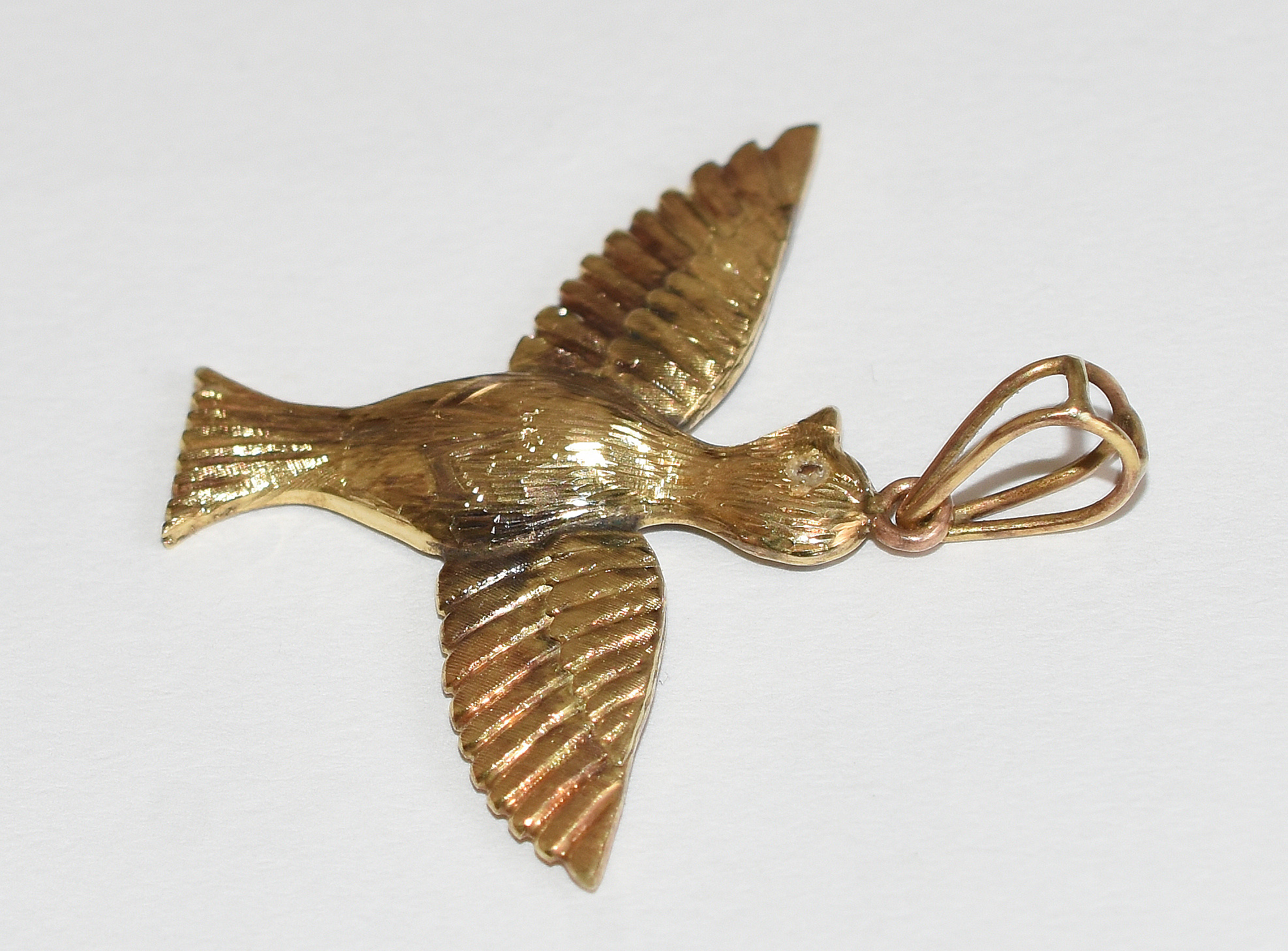 Pingente de ouro 18 k representando "Pomba - Espírito Santo". (Por... - foto 2 de 3