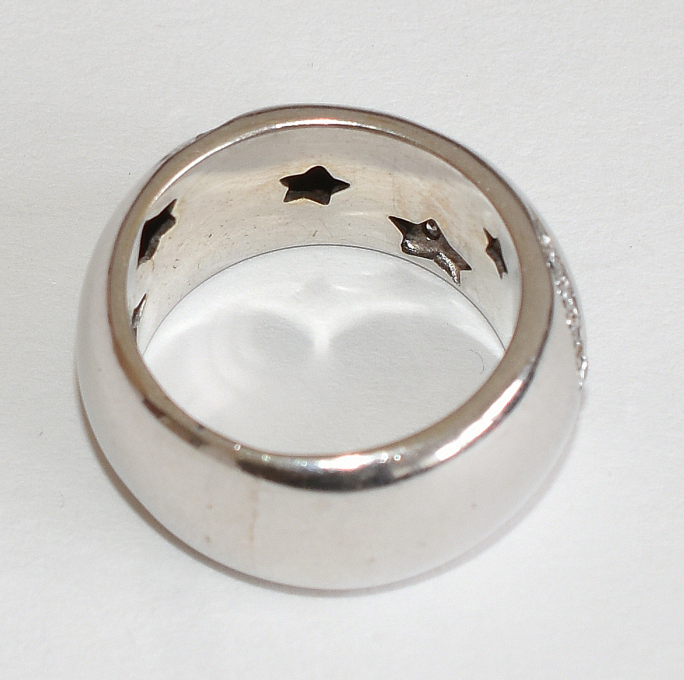 Anel de ouro branco 18 k com aproximadamente 0,5 ct de brilhantes... - foto 3 de 4