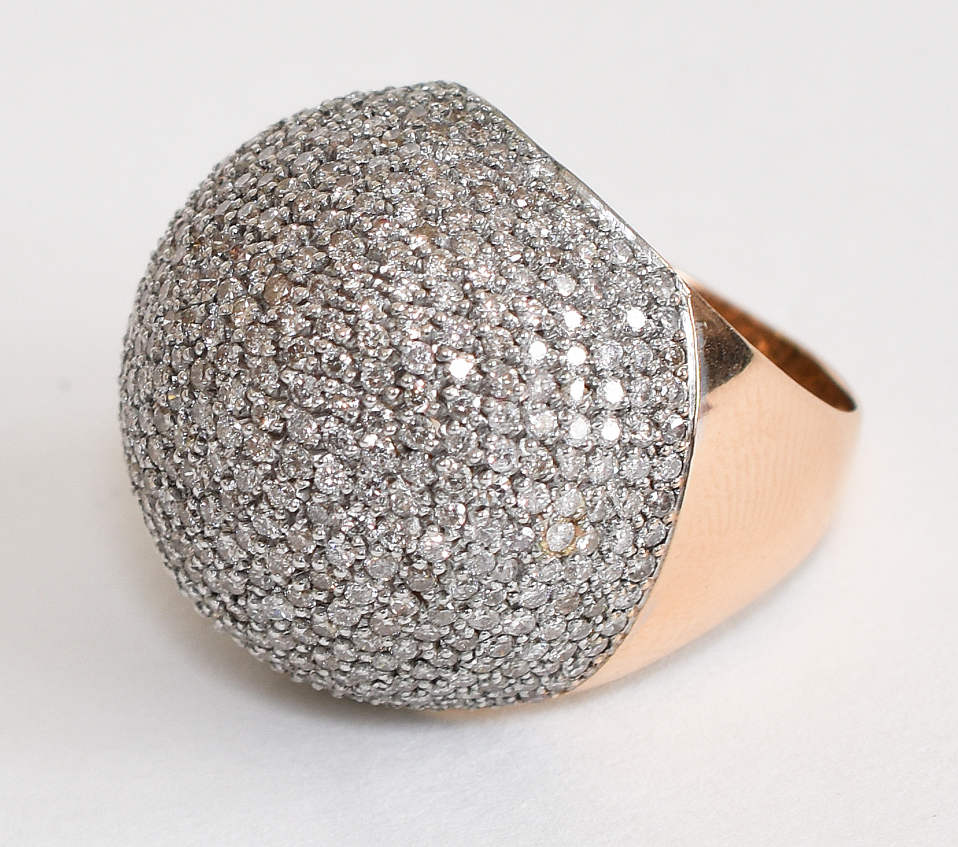 Anel "globo" de ouro 750 com aproximadamente 3,30 c.t de brilhantes... - foto 1 de 4