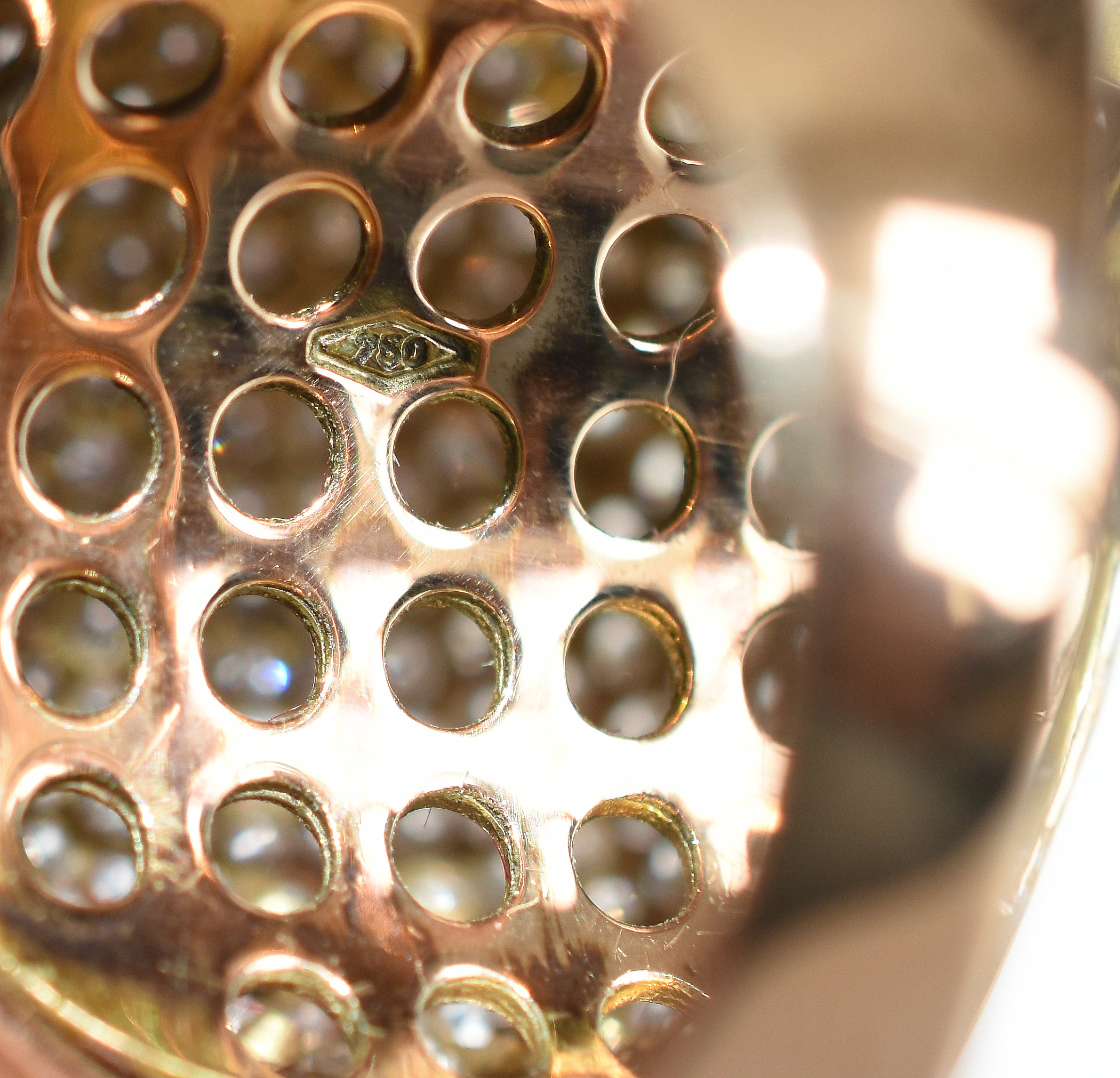 Anel "globo" de ouro 750 com aproximadamente 3,30 c.t de brilhantes... - foto 4 de 4