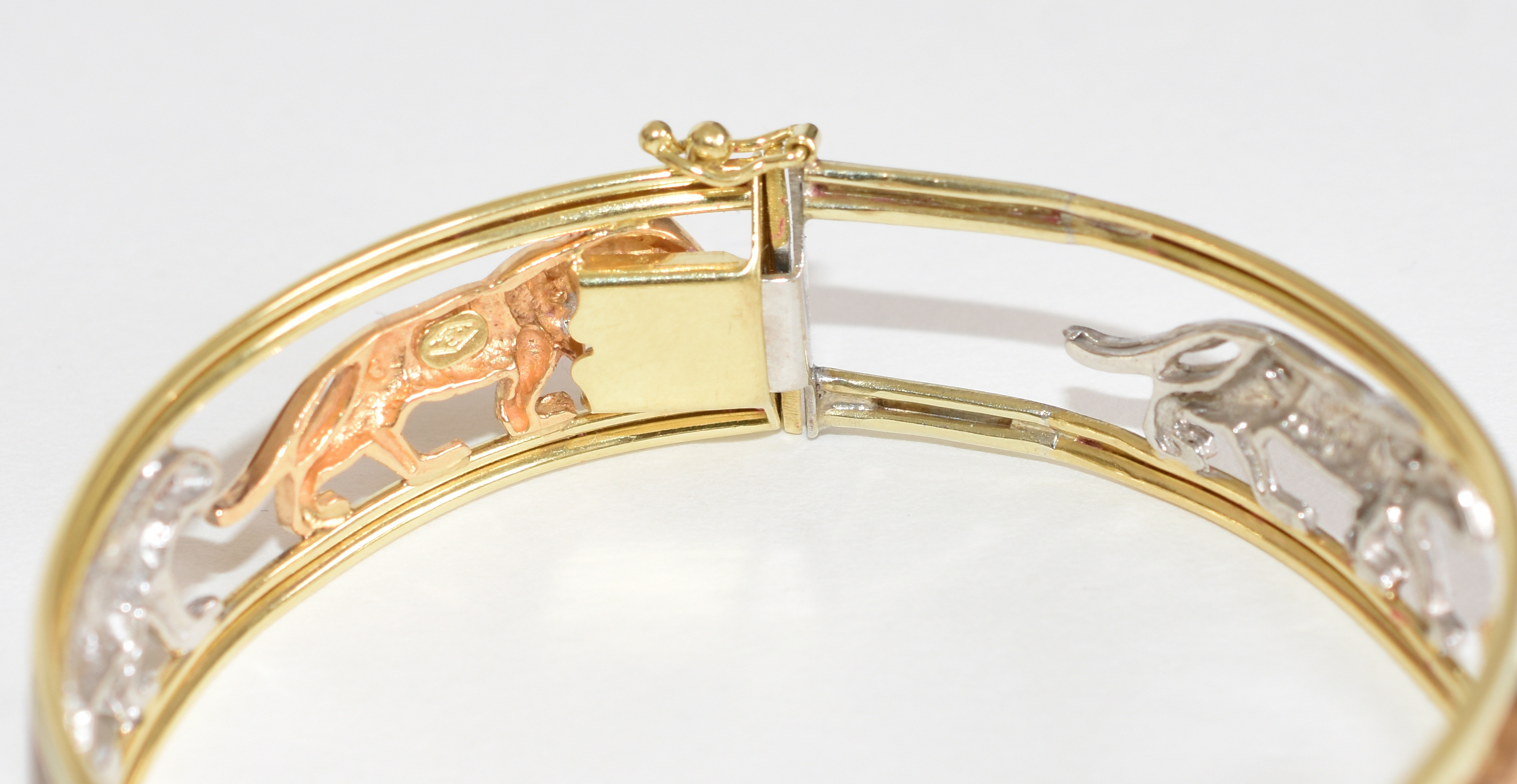 Bracelete de ouro 18 k em tres tons, decorado com figuras de... - foto 2 de 4
