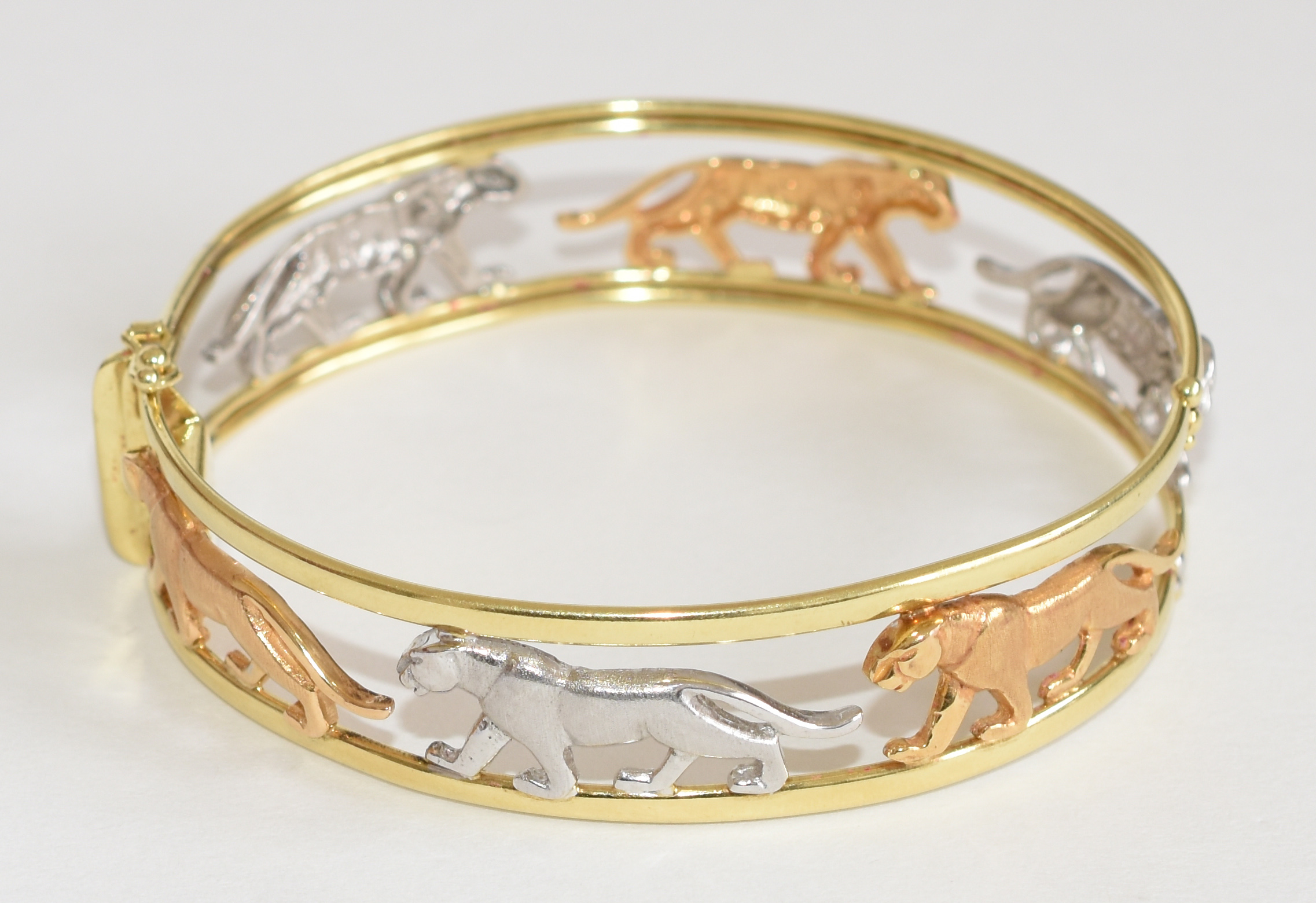 Bracelete de ouro 18 k em tres tons, decorado com figuras de... - foto 1 de 4