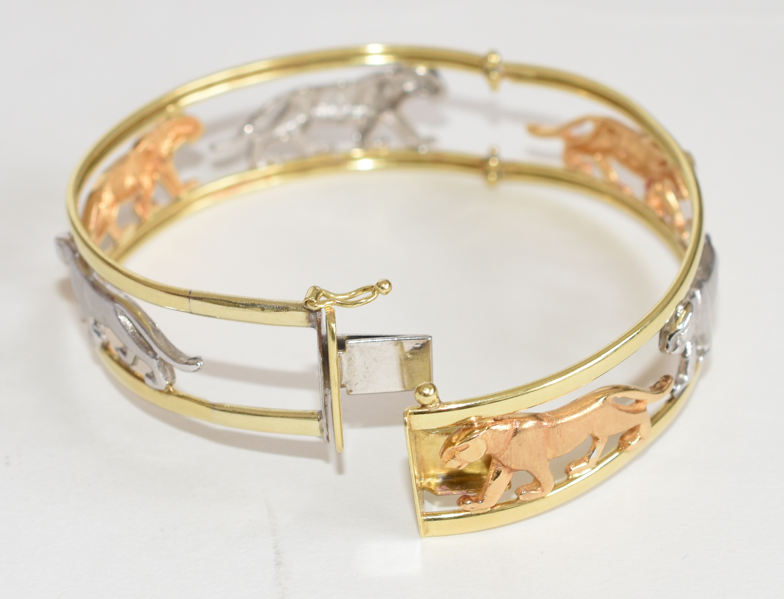 Bracelete de ouro 18 k em tres tons, decorado com figuras de... - foto 3 de 4