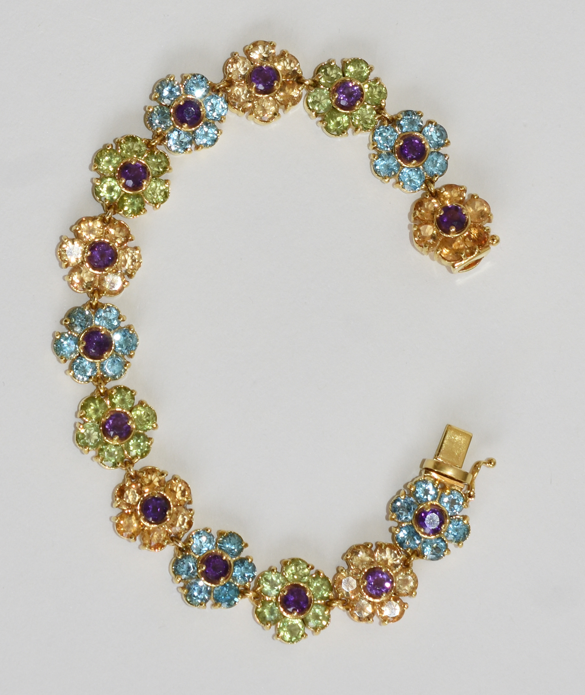 Pulseira Natan de ouro 750 com flores de pedras brasileiras. (Por... - foto 3 de 4