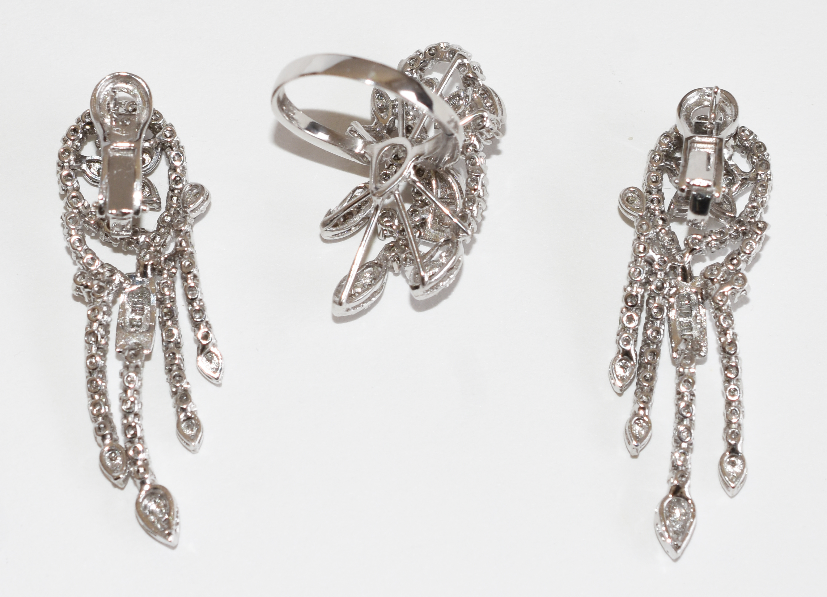 Conjunto de gargantilha , brinco, pulseira e anel de ouro branco 750... - foto 2 de 5