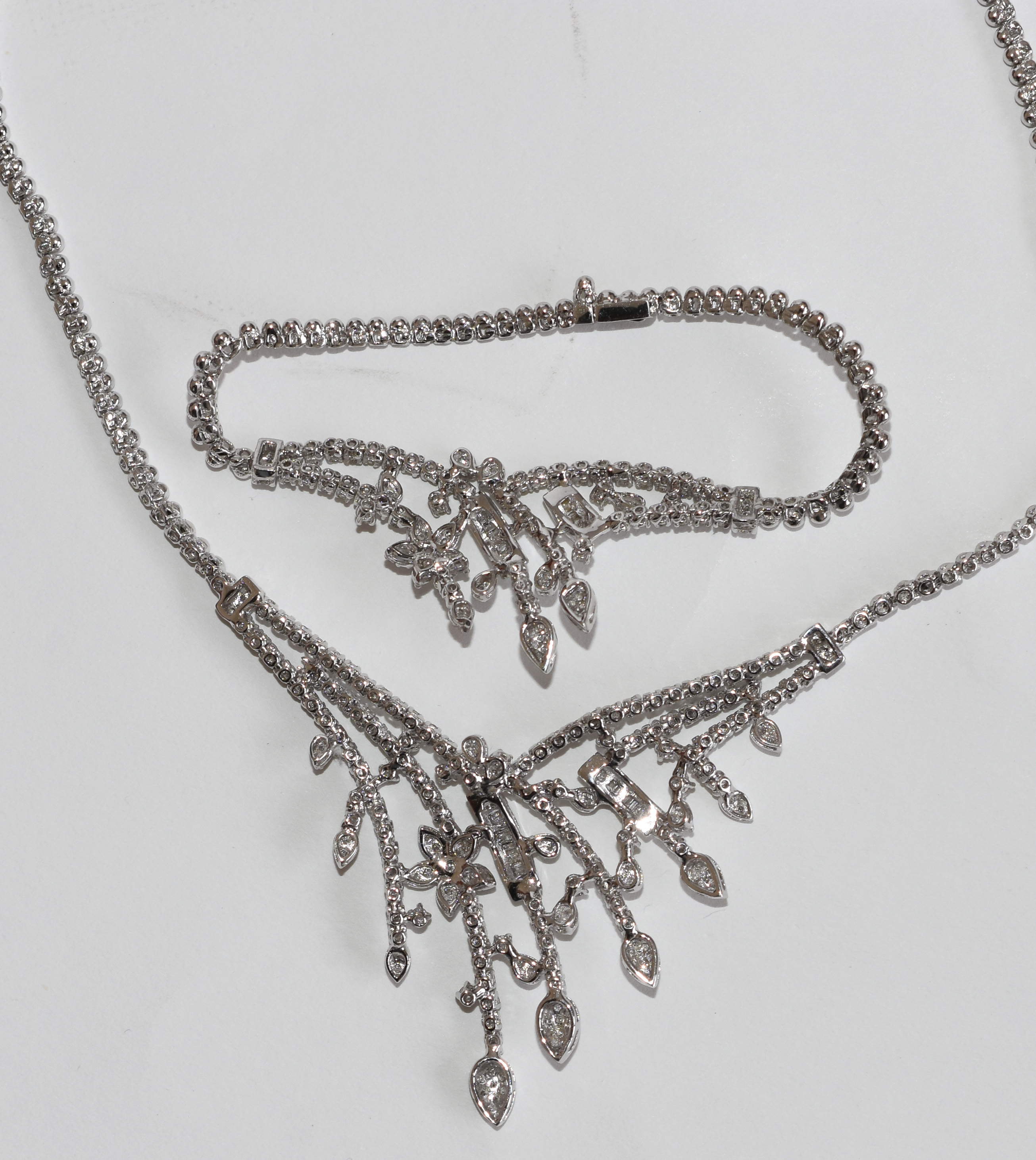 Conjunto de gargantilha , brinco, pulseira e anel de ouro branco 750... - foto 4 de 5