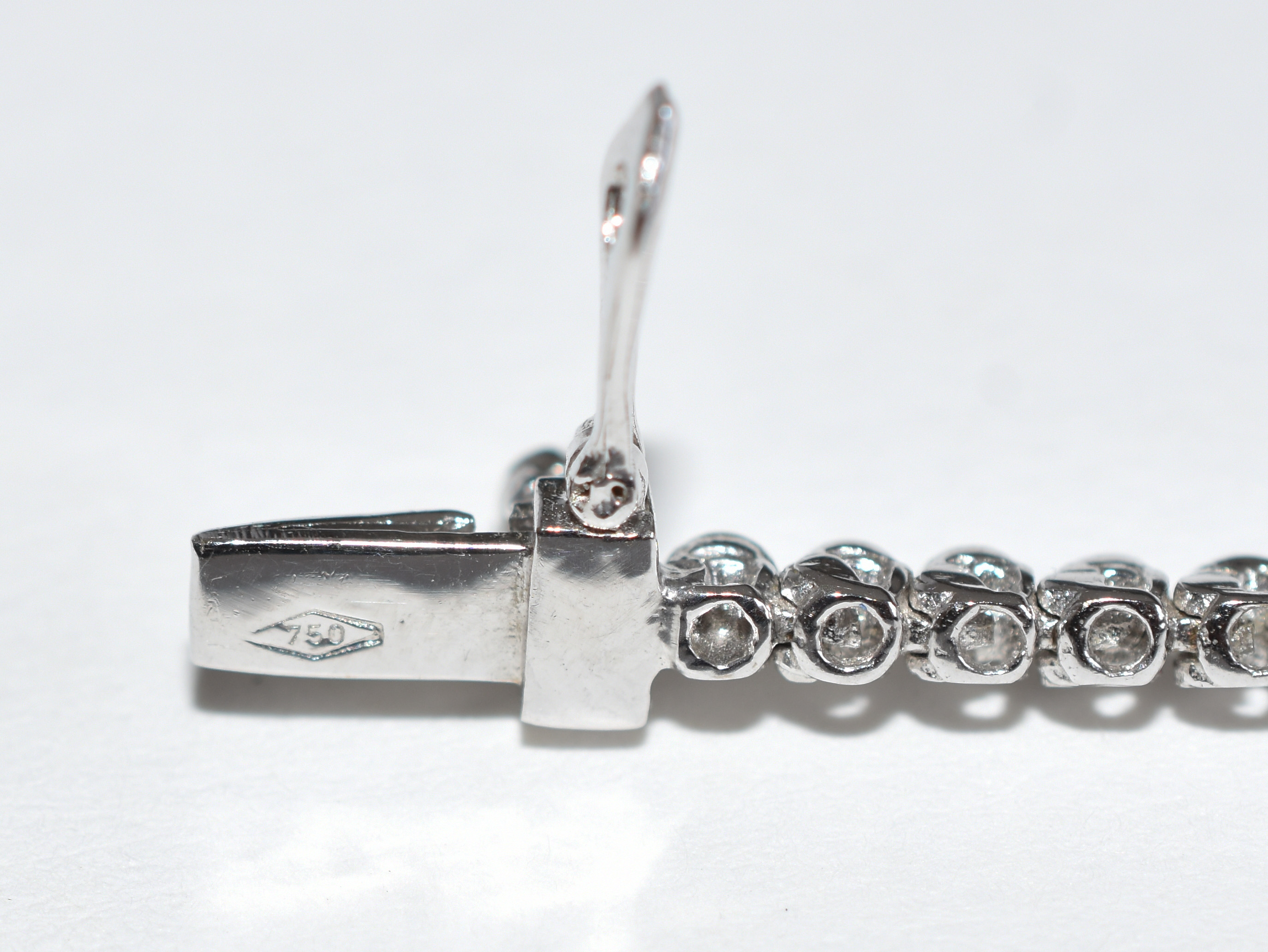 Conjunto de gargantilha , brinco, pulseira e anel de ouro branco 750... - foto 5 de 5
