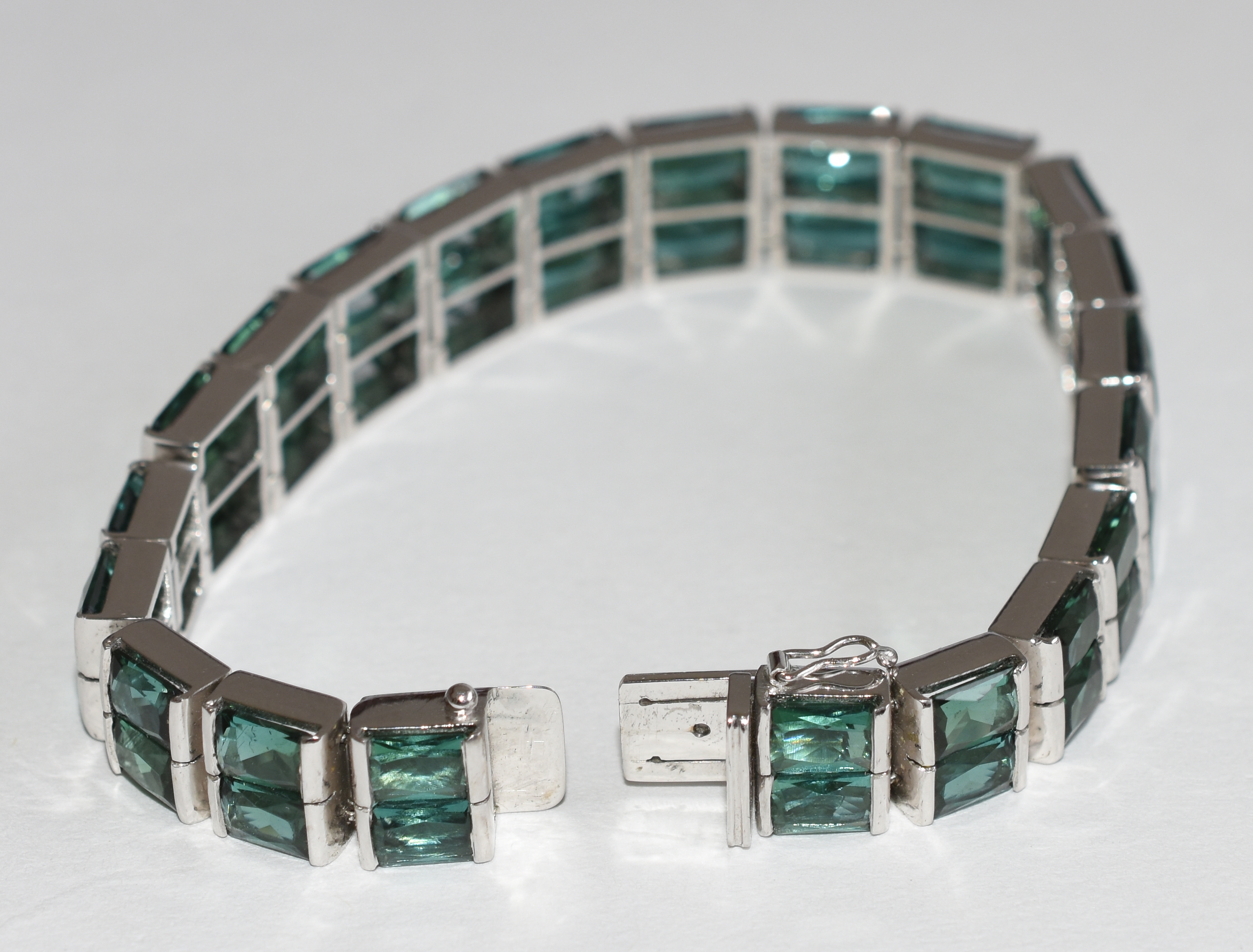 Pulseira de ouro branco com turmalinas de aproximadamente 36 cts de... - foto 3 de 5