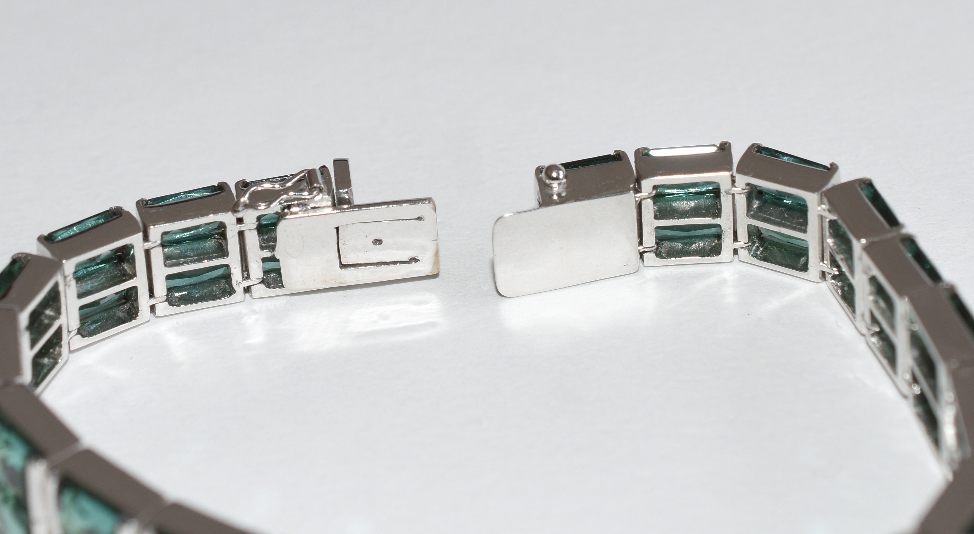 Pulseira de ouro branco com turmalinas de aproximadamente 36 cts de... - foto 5 de 5