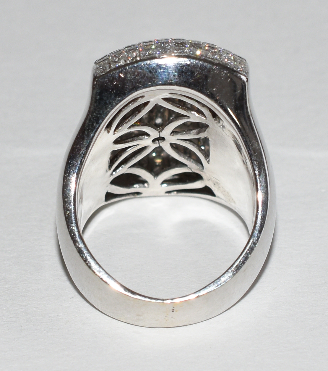 Anel de ouro branco com 200 brilhantes princess, de qualidade extra... - foto 2 de 3