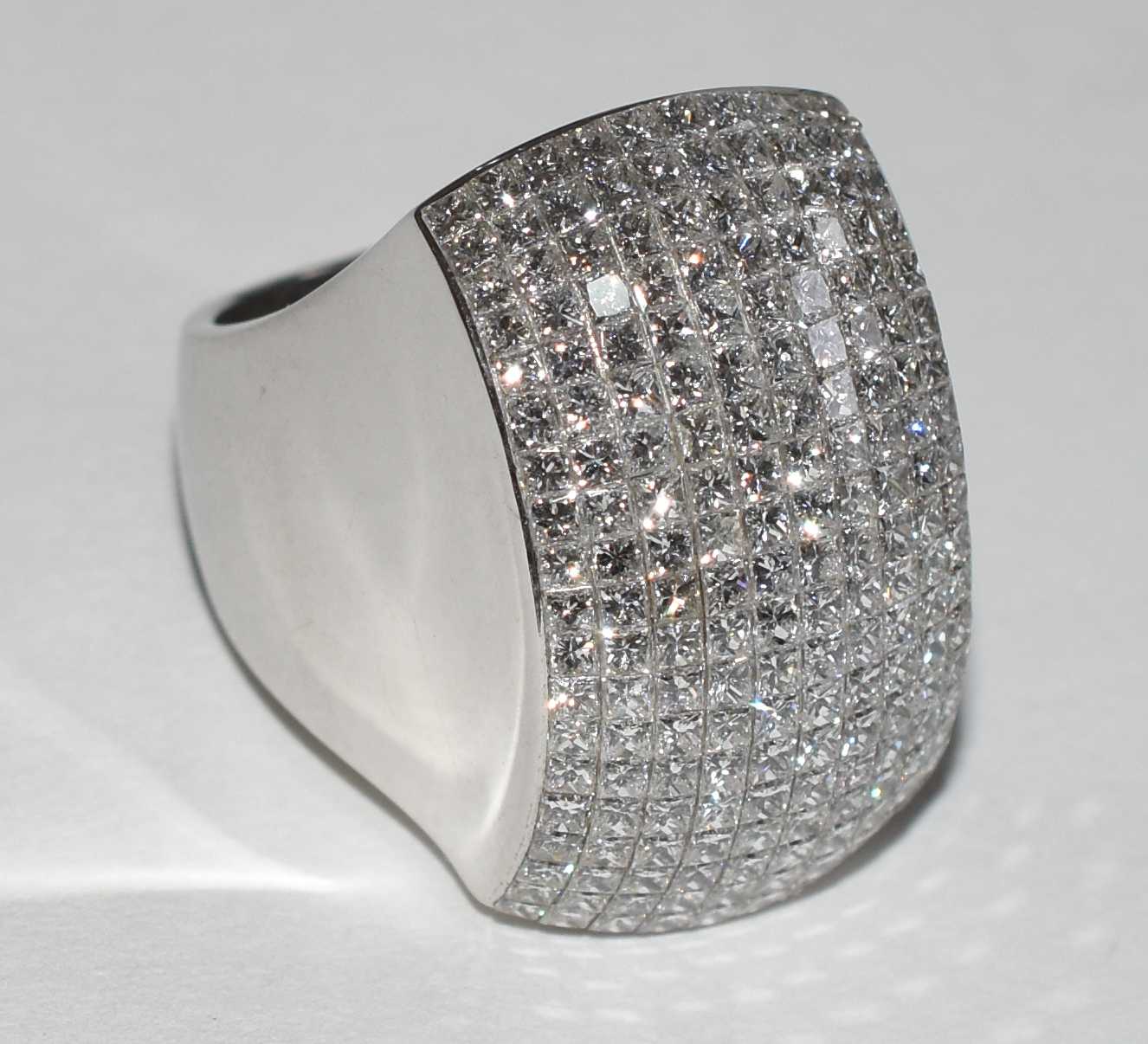 Anel de ouro branco com 200 brilhantes princess, de qualidade extra... - foto 3 de 3