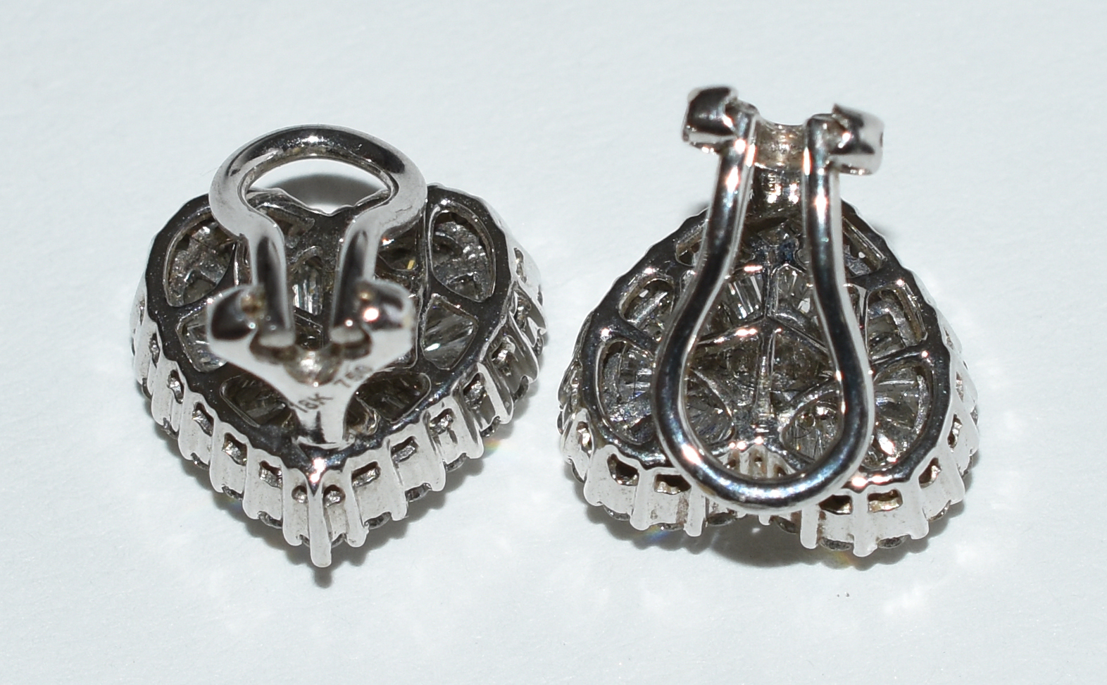 Par de brincos de ouro branco com aproximadamente 2,5 cts de... - foto 4 de 4