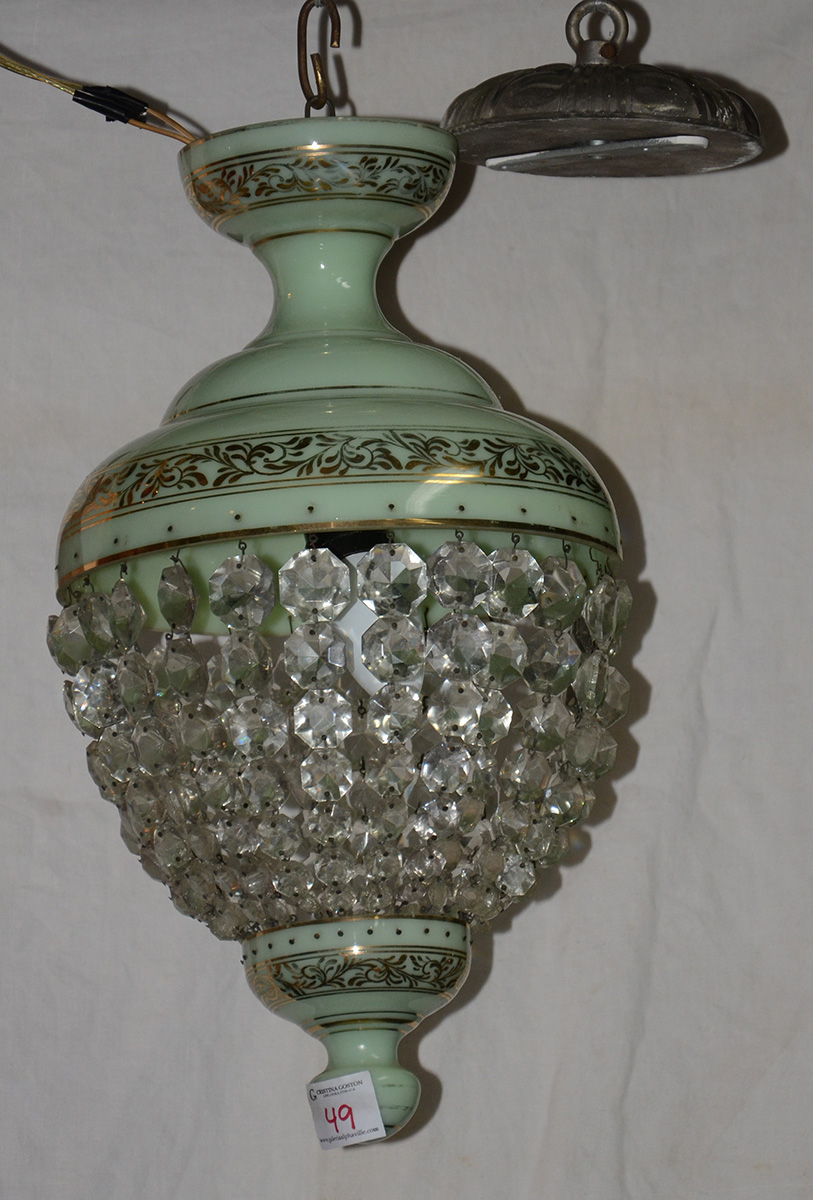 Lustre feitio pera na cor verde com cristal. Altura 45 cm.